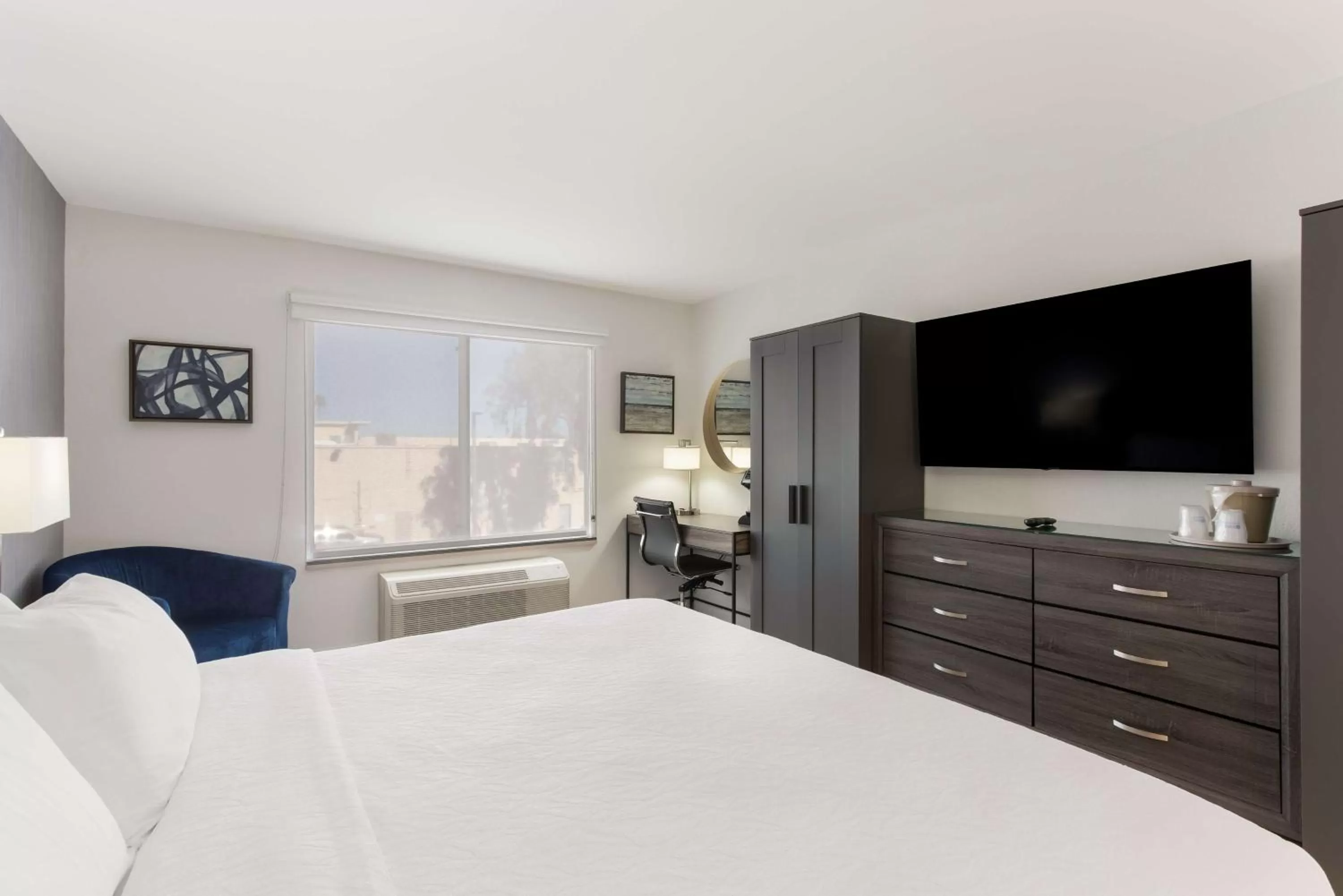 King Room - Non-Smoking in SureStay Plus Hotel by Best Western Scottsdale North