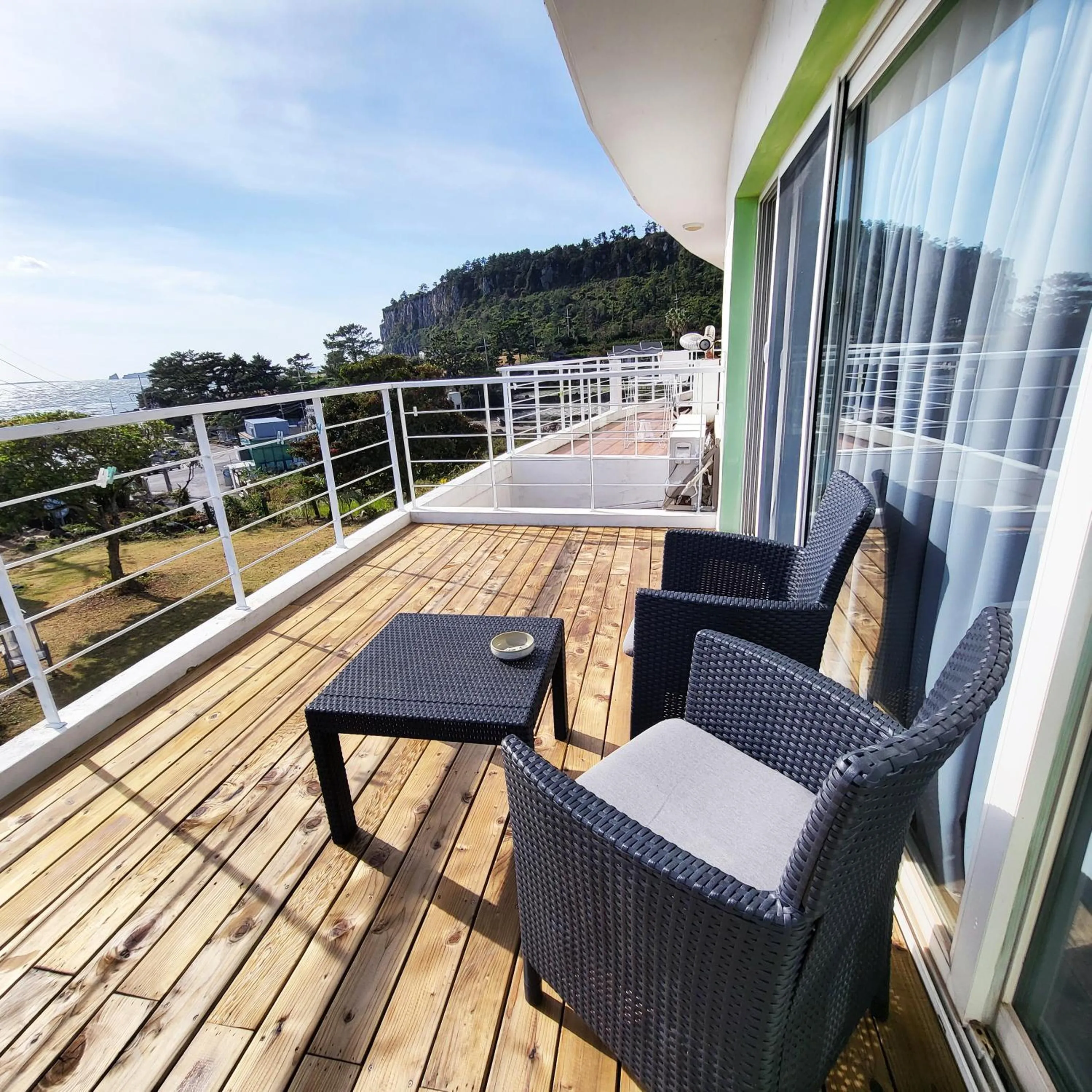 King Room with Balcony - single occupancy in JEJU Doldam B&B