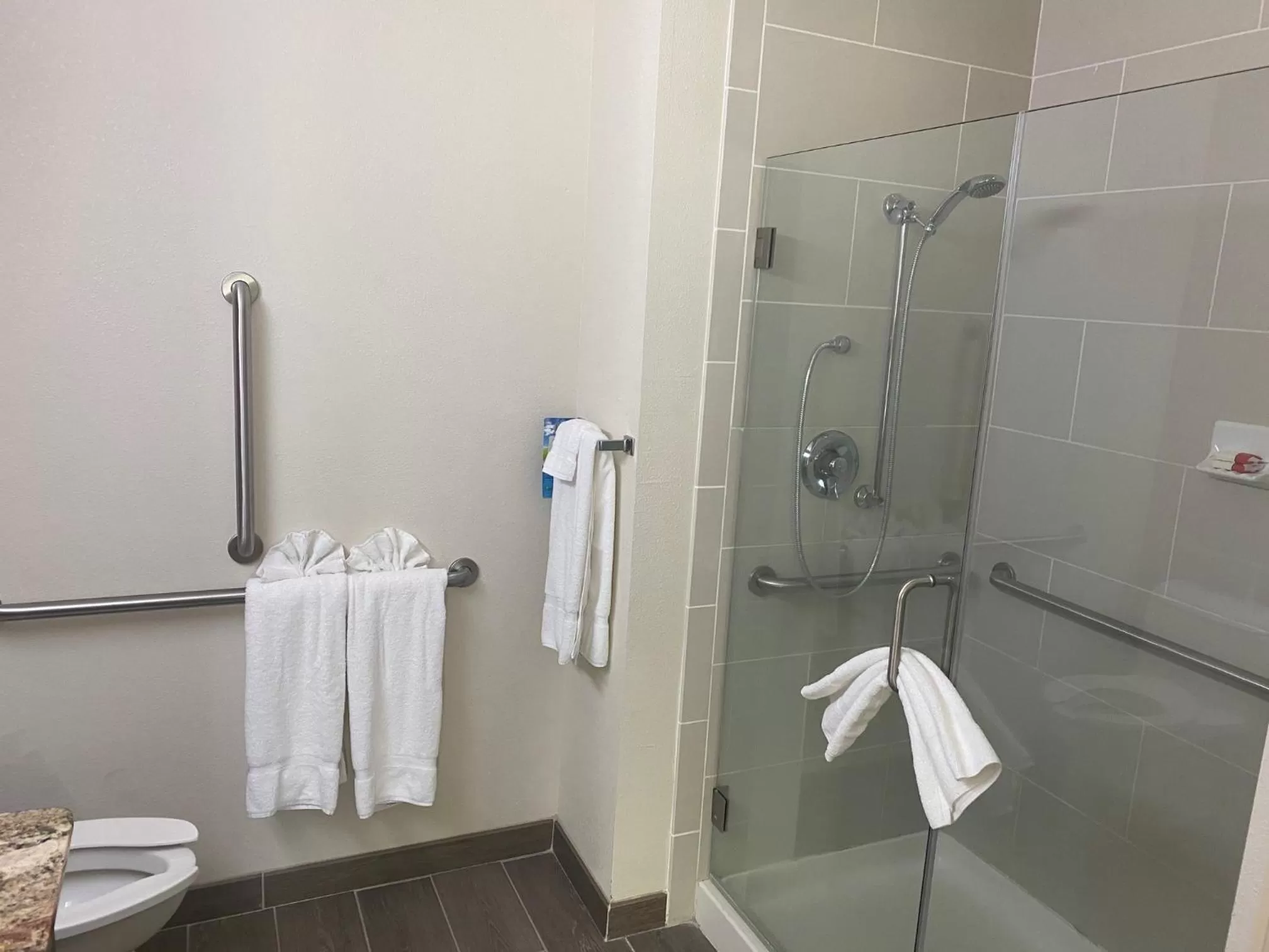 One-Bedroom King/Queen Suite - Mobility Access/Non-Smoking in Baymont by Wyndham Hobbs