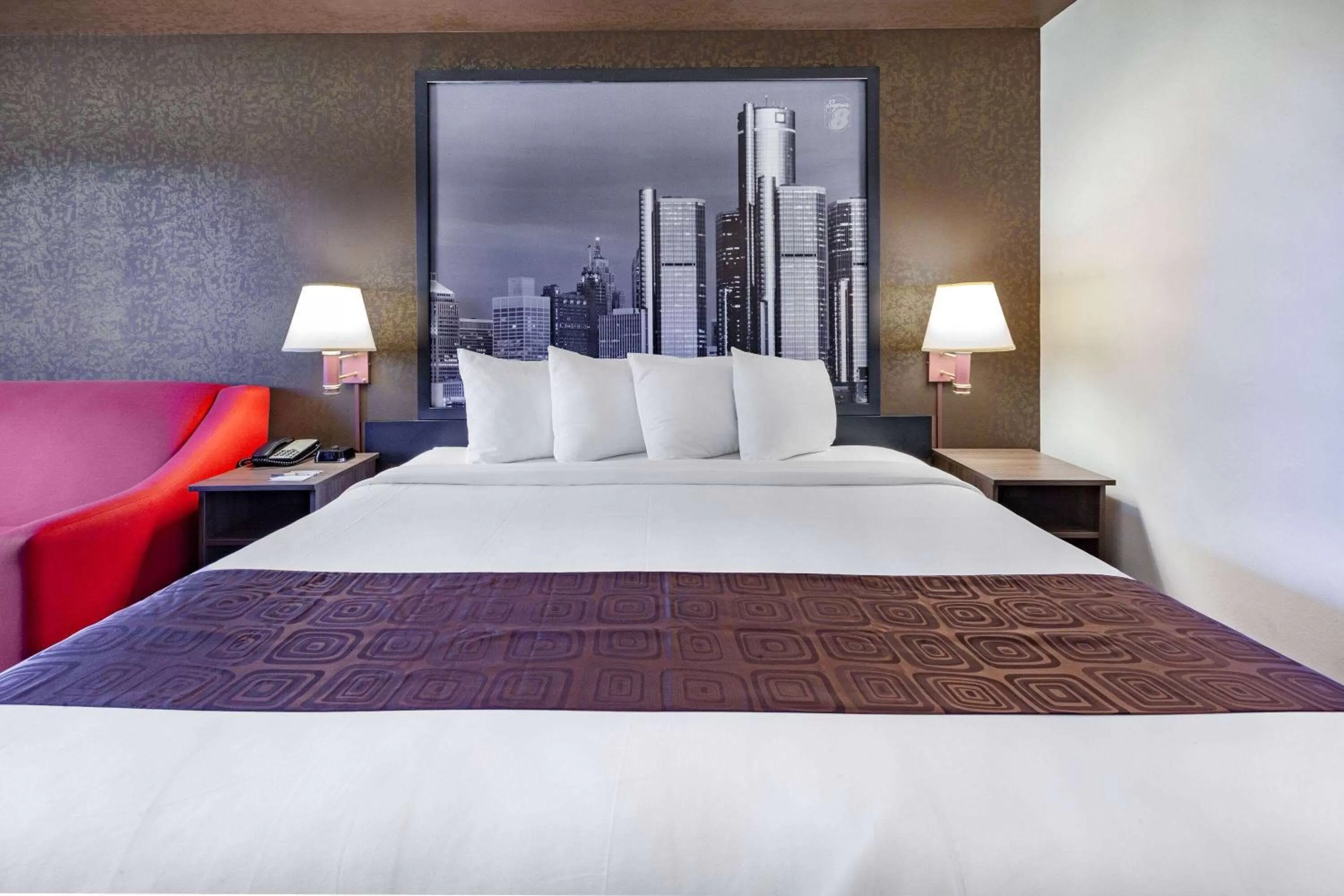 Queen Room - Non-Smoking in Super 8 by Wyndham Ambassador Bridge Windsor ON