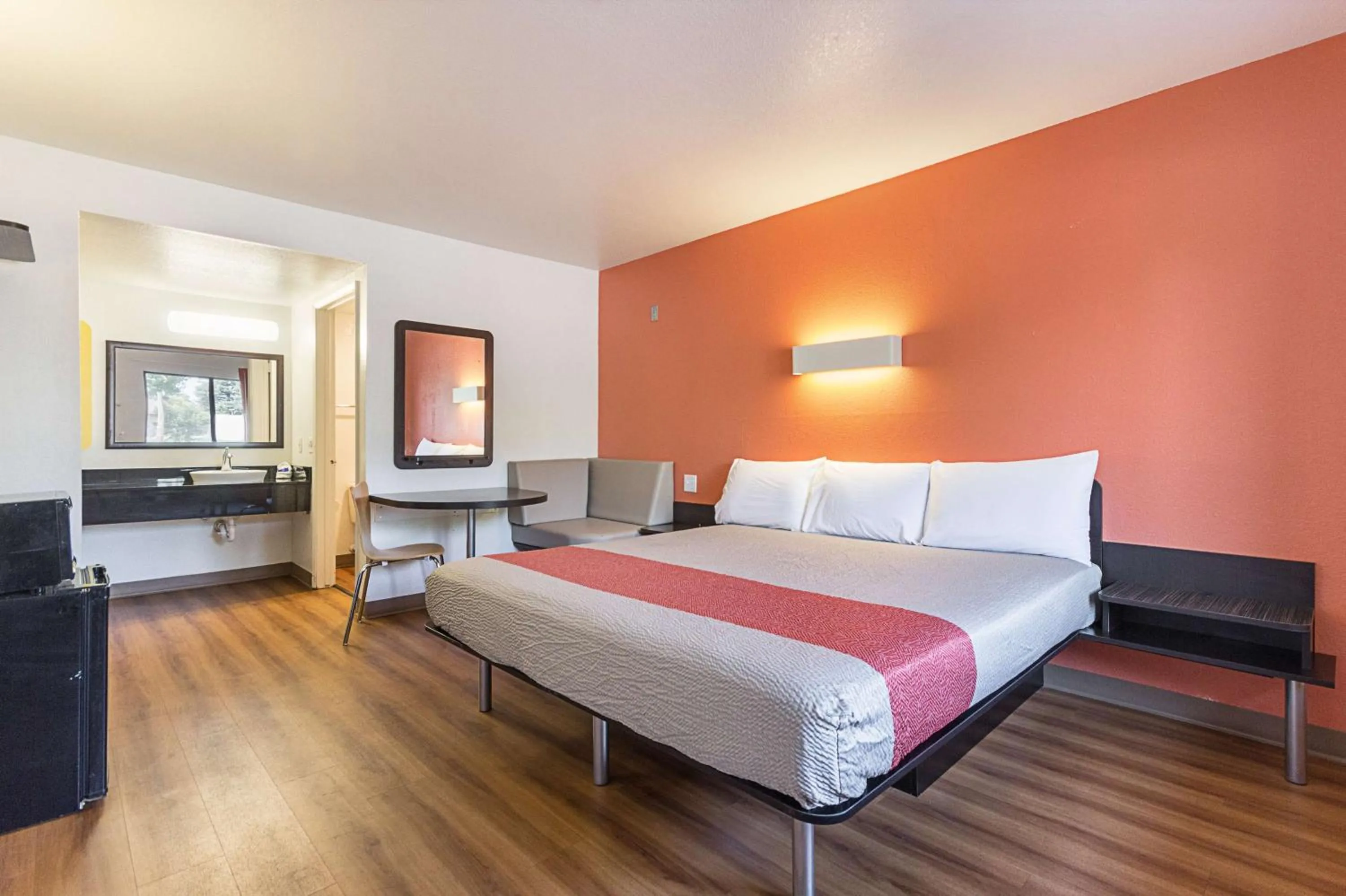 King Room - single occupancy - Disability Access - Non-Smoking in Motel 6-Fresno, CA