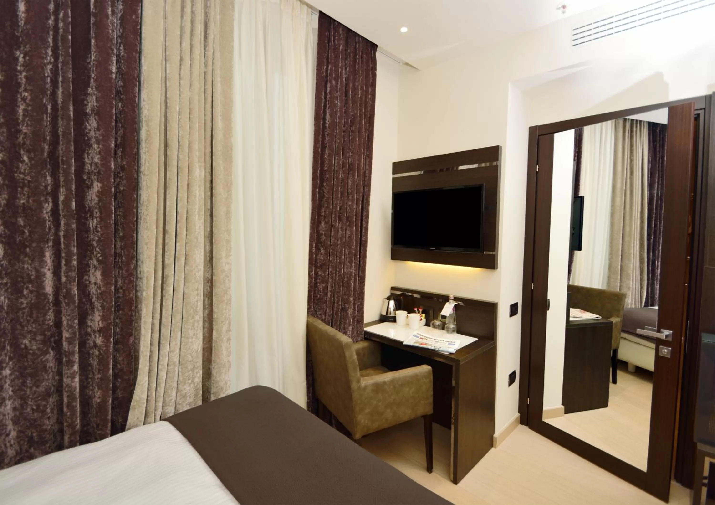 Deluxe Single Room in Hotel The Square Milano Duomo - Preferred Hotels & Resorts