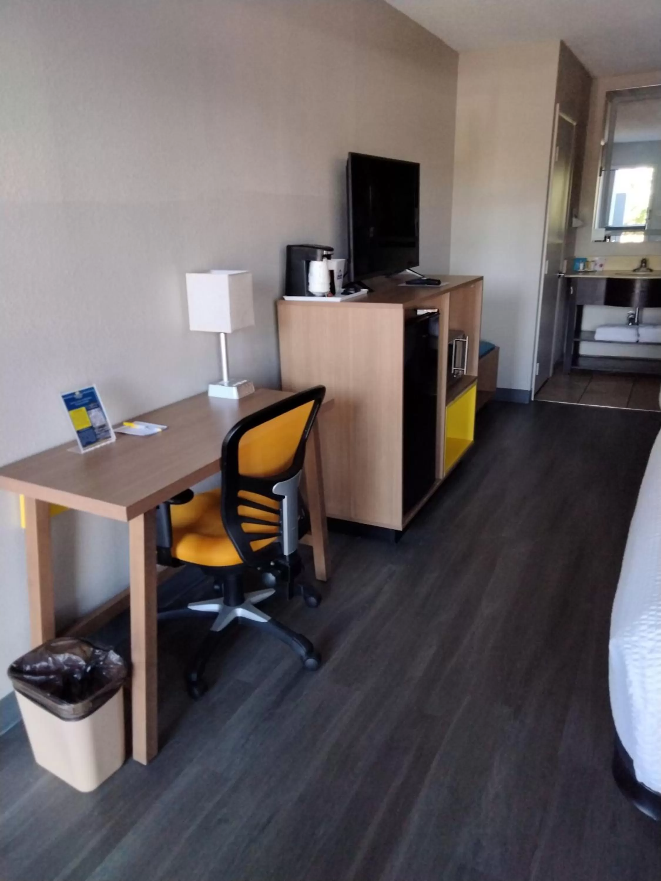 Double Room with Bath Tub - Mobility/Hearing Accessible - Non-Smoking in Days Inn & Suites by Wyndham Albuquerque North