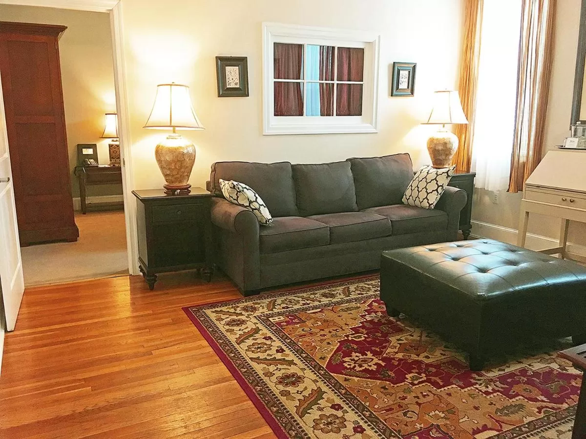 Deluxe Apartment in Morris House Hotel