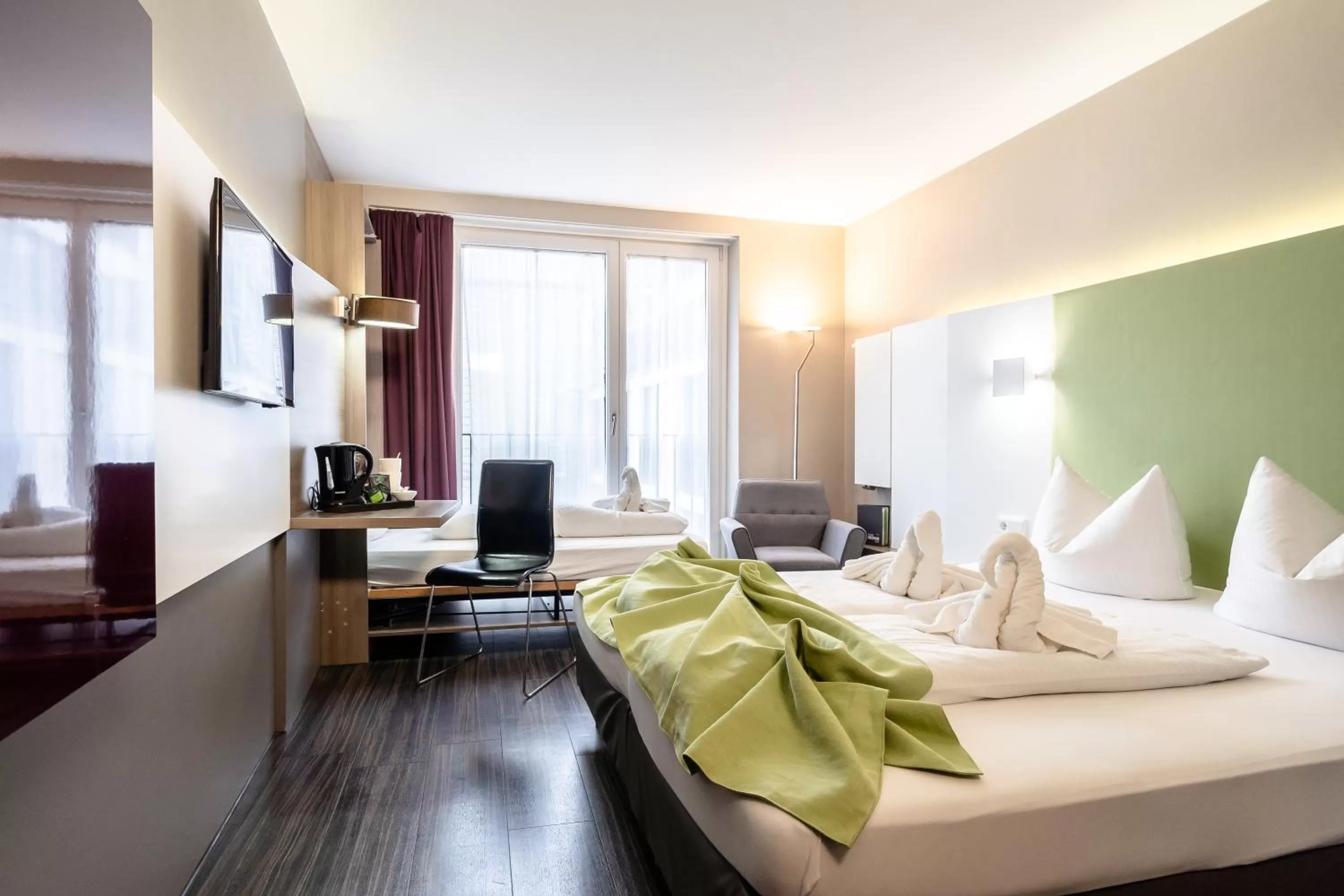 Standard Triple Room in Hotel Demas City