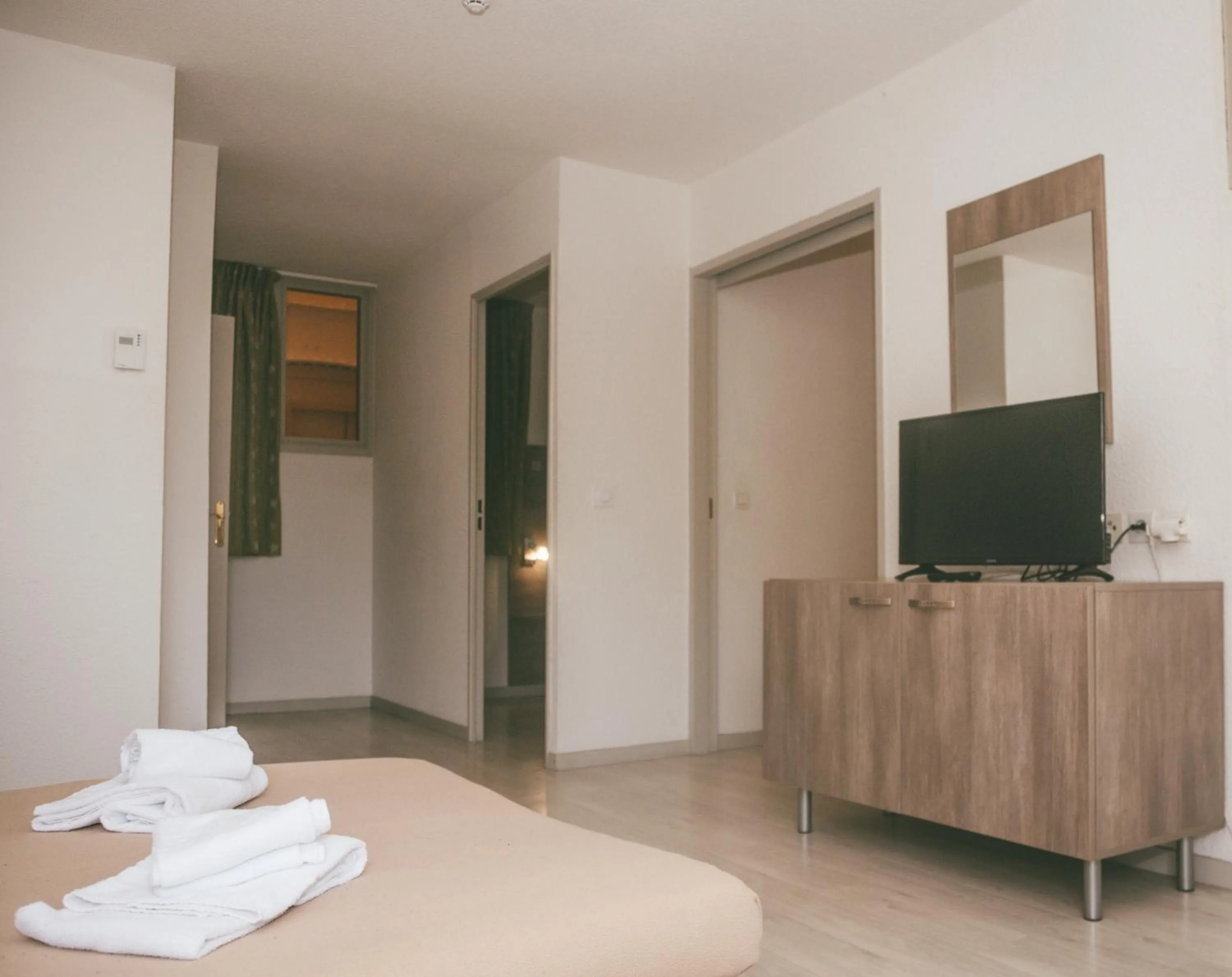 Studio (2 Adults) in Terres de France - Appart'Hotel le Splendid