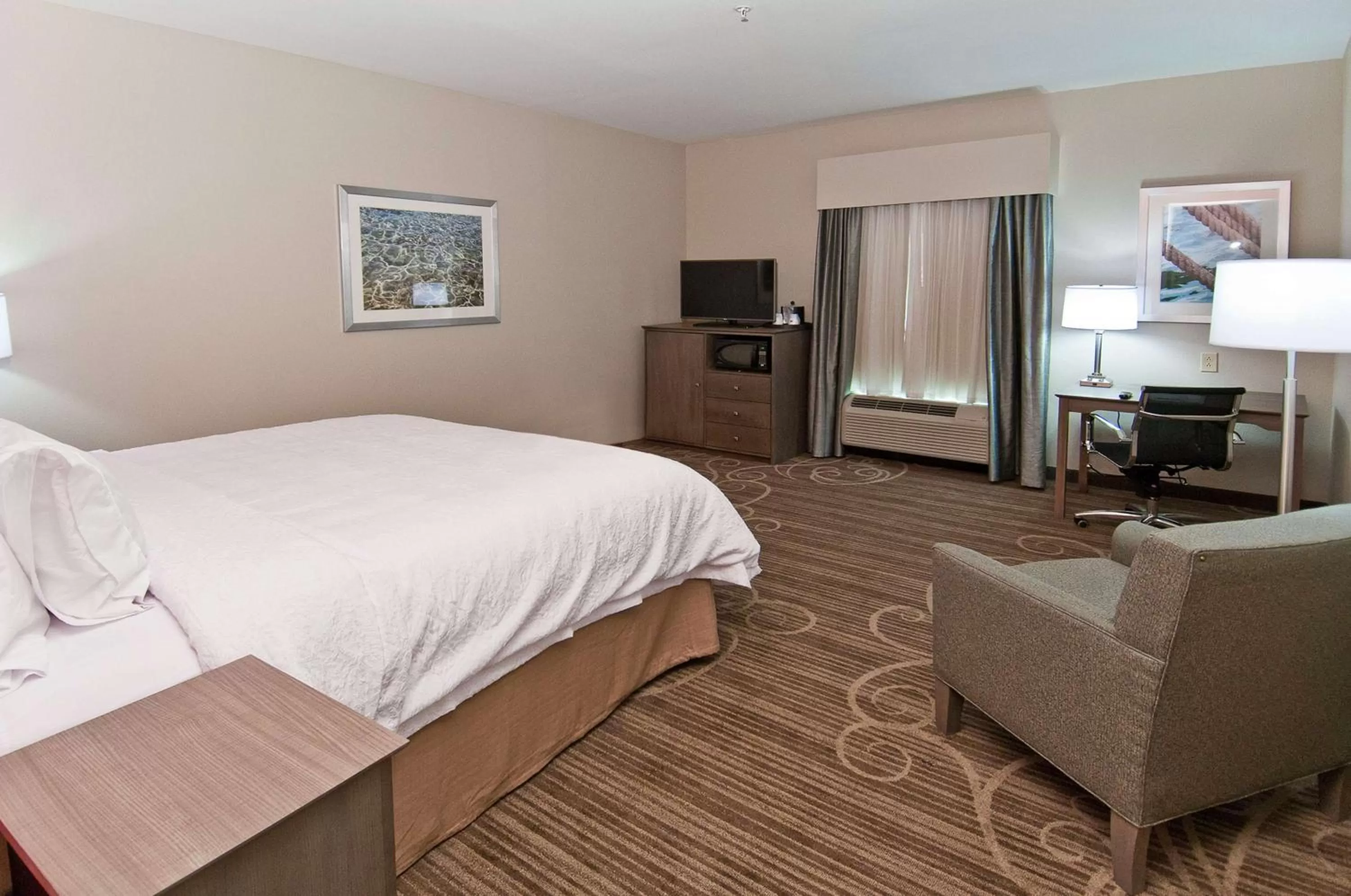 King Room - Non-Smoking in Hampton Inn & Suites Pensacola/I-10 Pine Forest Road
