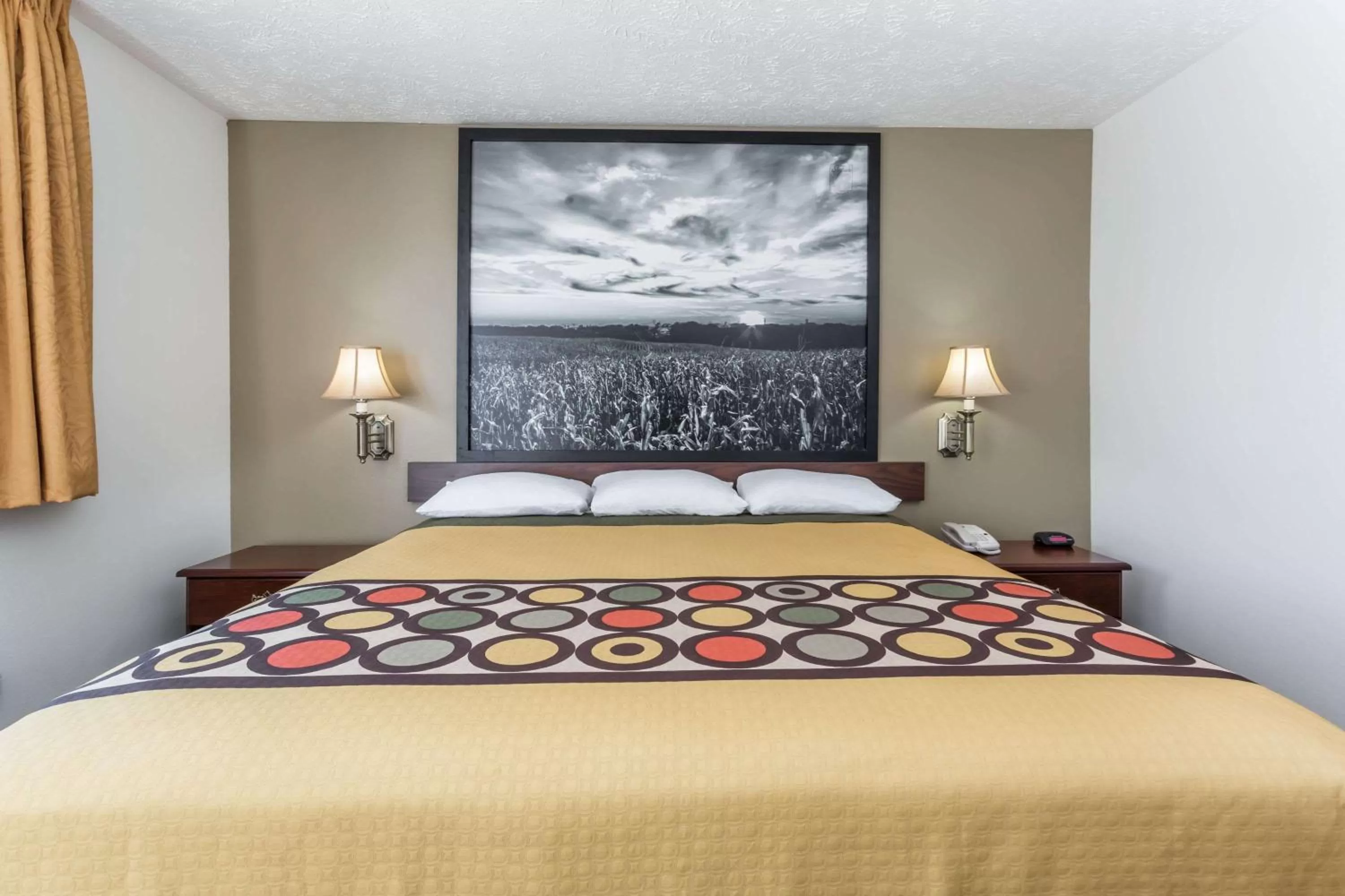 King Room - Mobility Access/Non-Smoking in Super 8 by Wyndham Alma