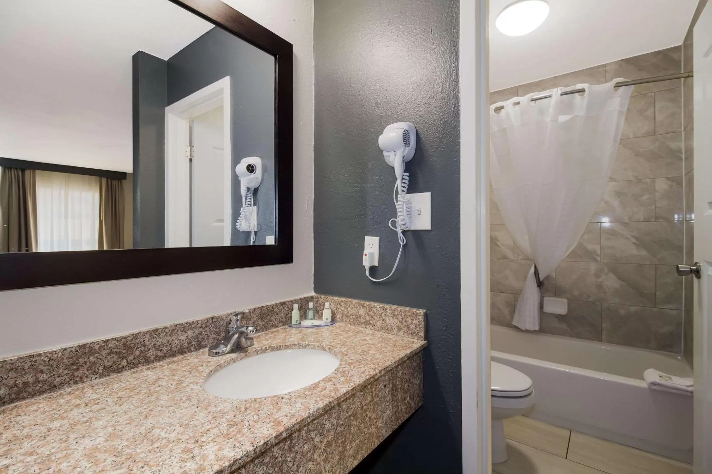 Double Room with Two Double Beds - Non-Smoking in Quality Inn Coliseum