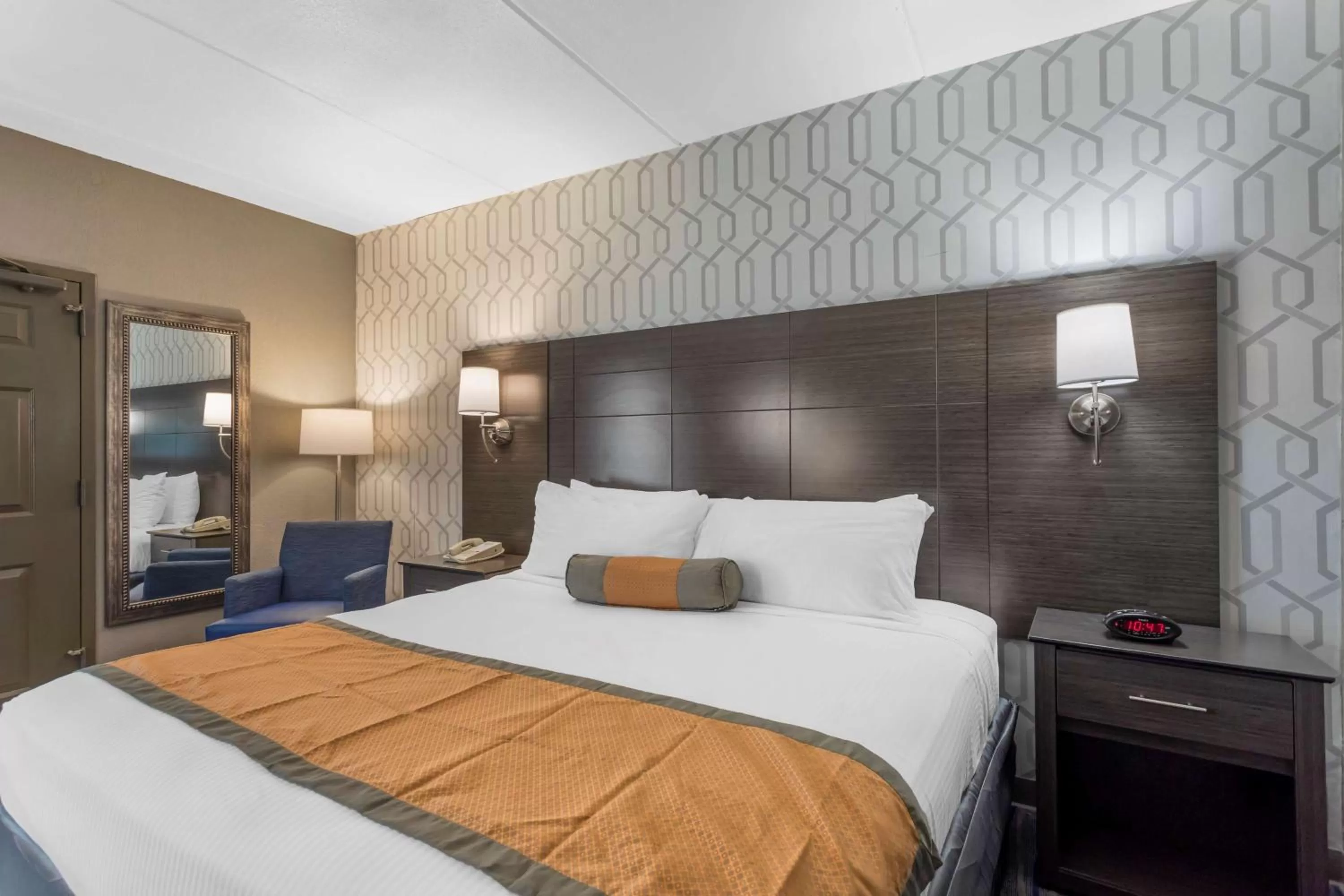 King Room with Roll-In Shower - Mobility Accessible in Best Western Plus Bowling Green