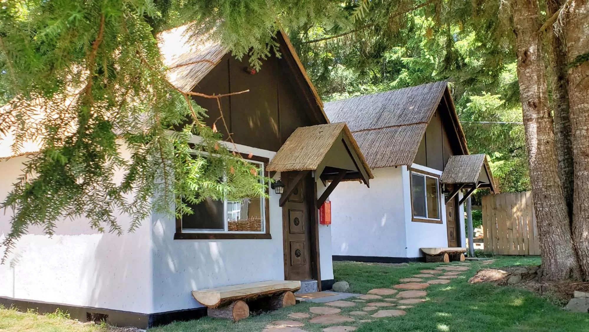Cabin - Room with 1 King Bed in Paradise Village