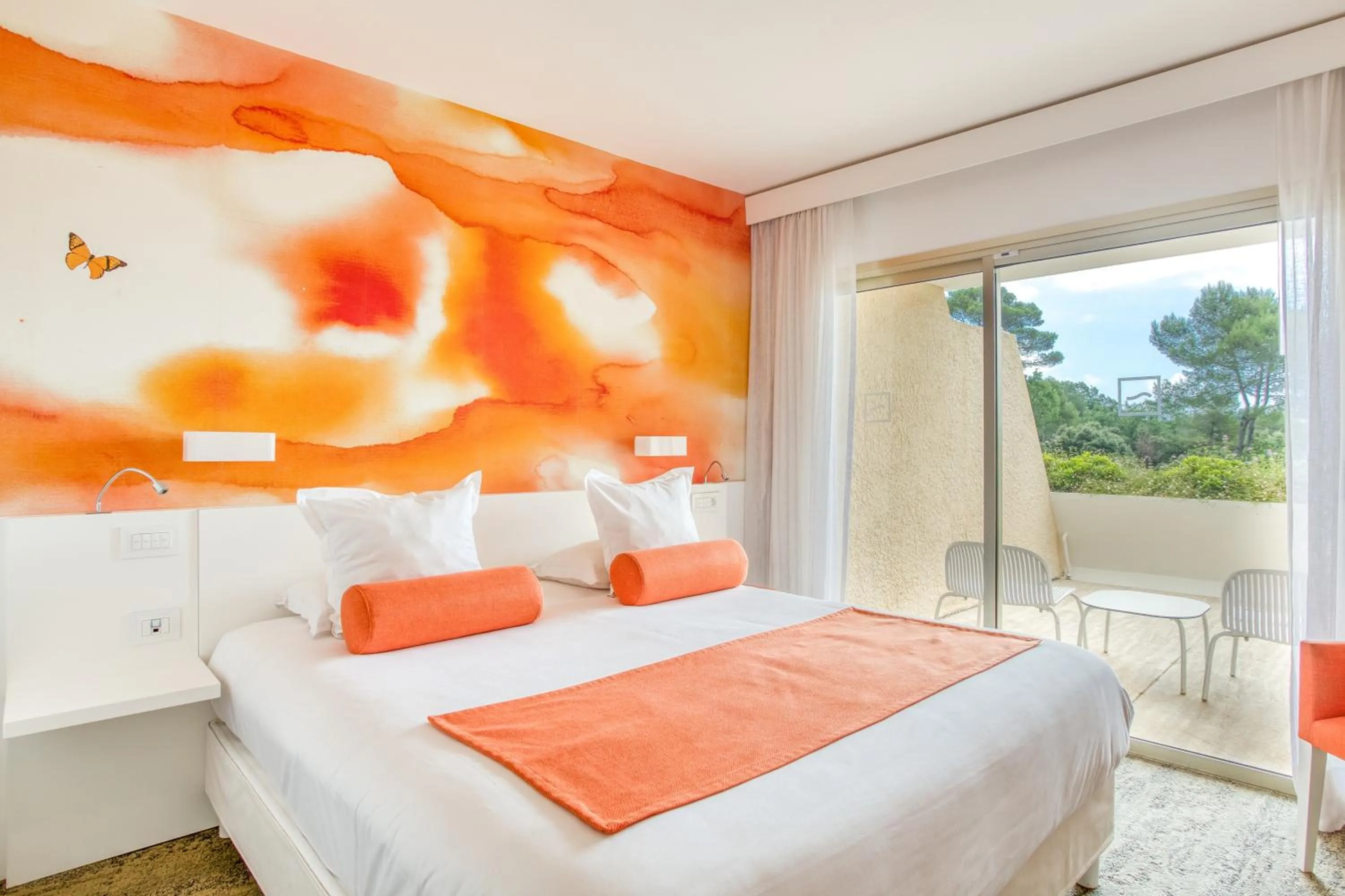 Deluxe Double Room with balcony and Garden View in Hotel Restaurant La Vague de Saint Paul