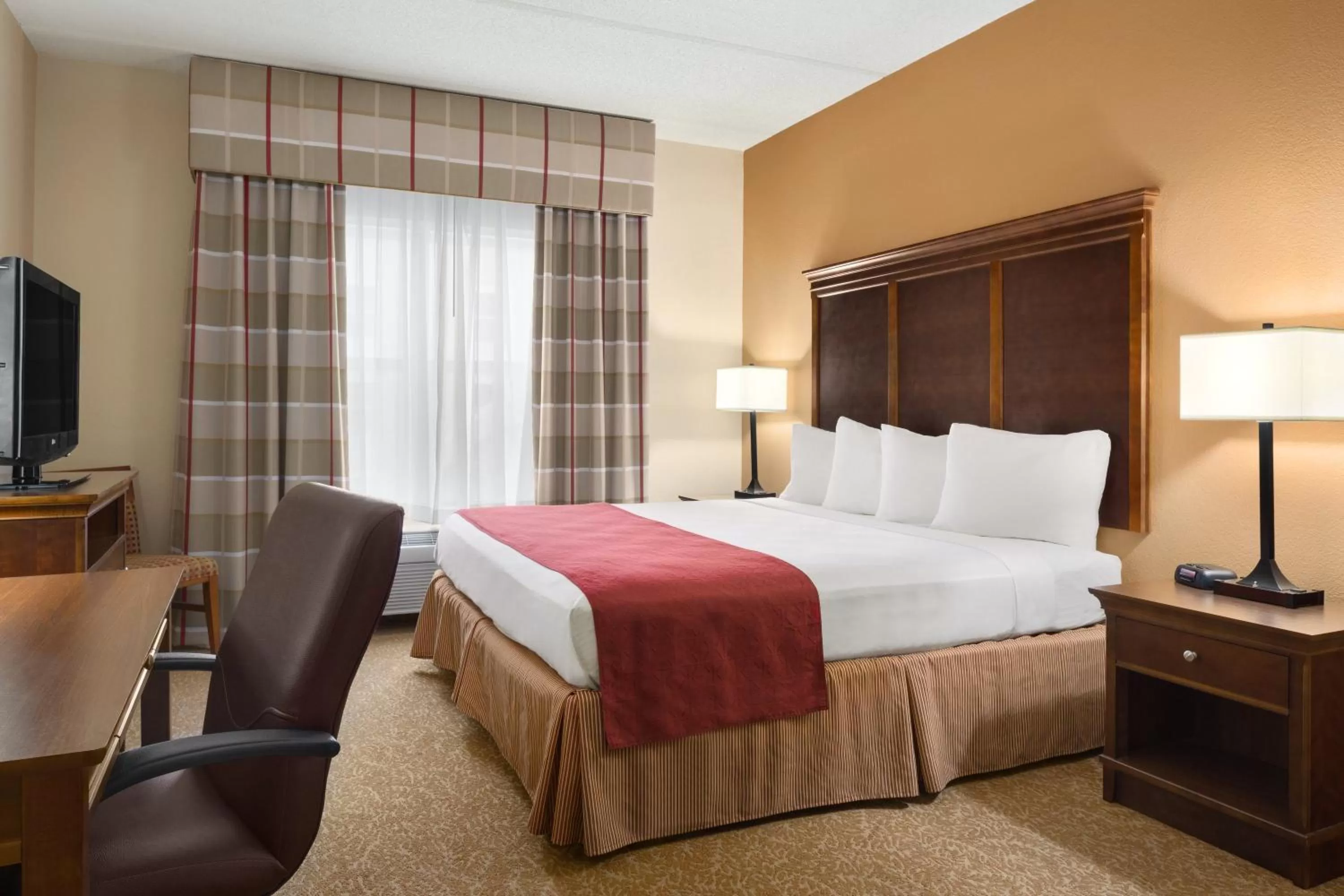 One-Bedroom Corner King Suite - Non-Smoking in Country Inn & Suites by Radisson, Anderson, SC