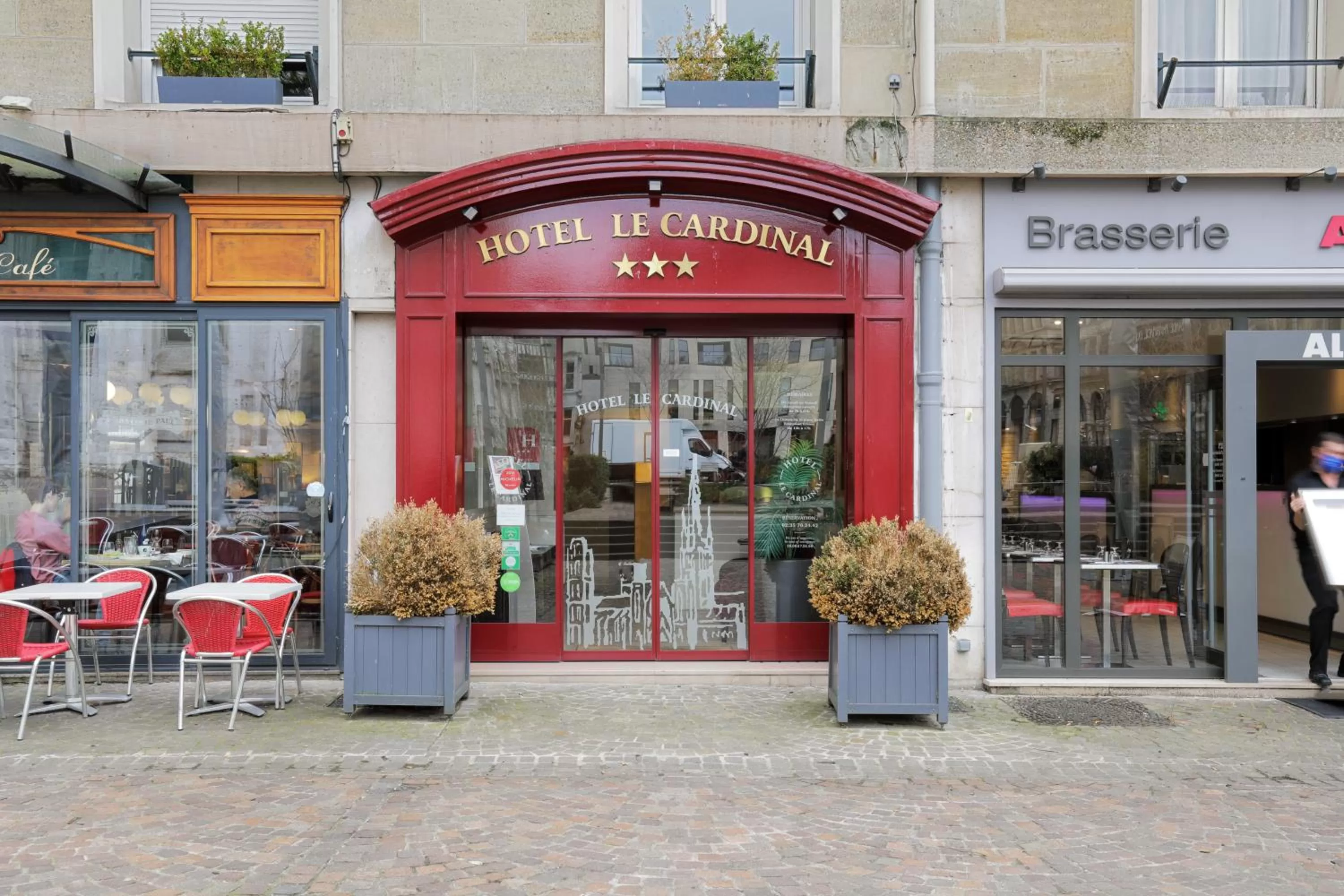 Facade/entrance in Hôtel Cardinal