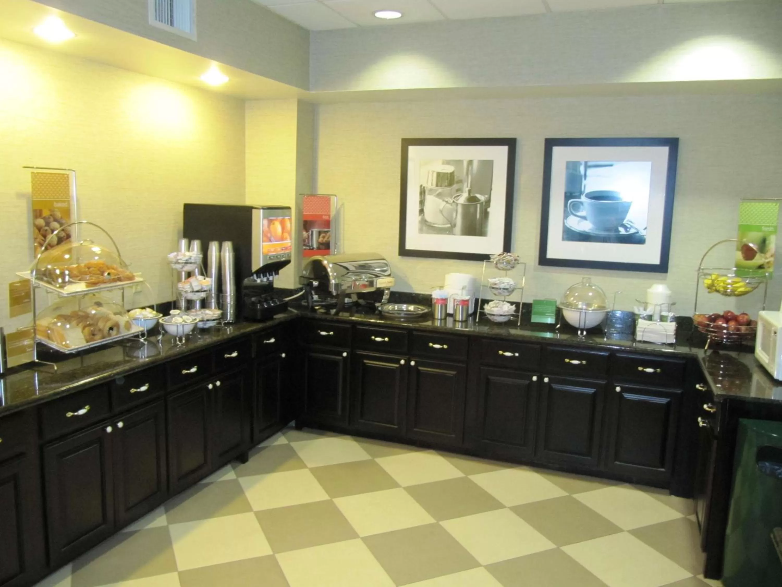 Dining area in Hampton Inn Lindale/Tyler