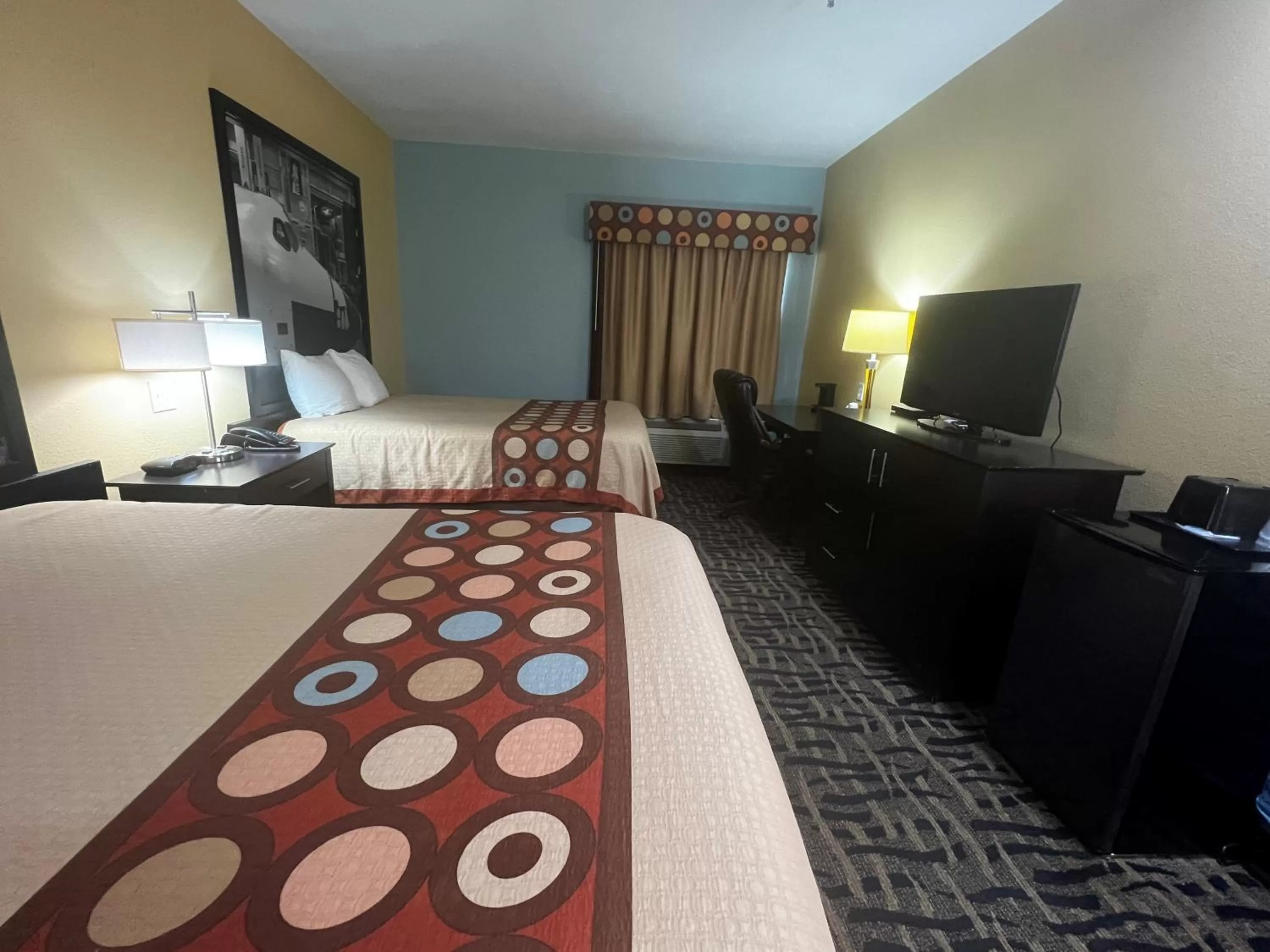 Queen Room with Two Queen Beds - Smoking in Super 8 by Wyndham Pasadena