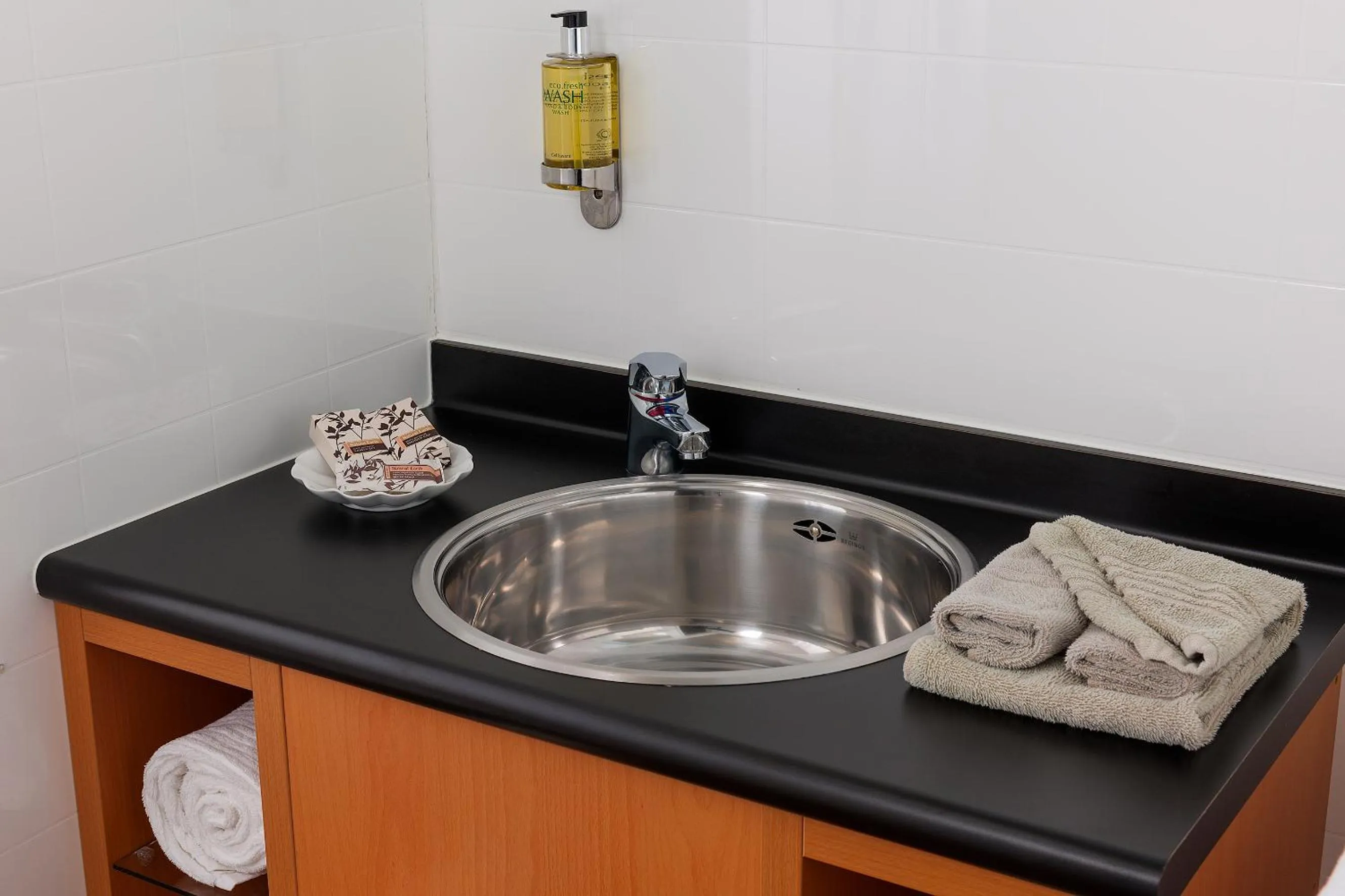 Bathroom in Beachcomber Inn Picton