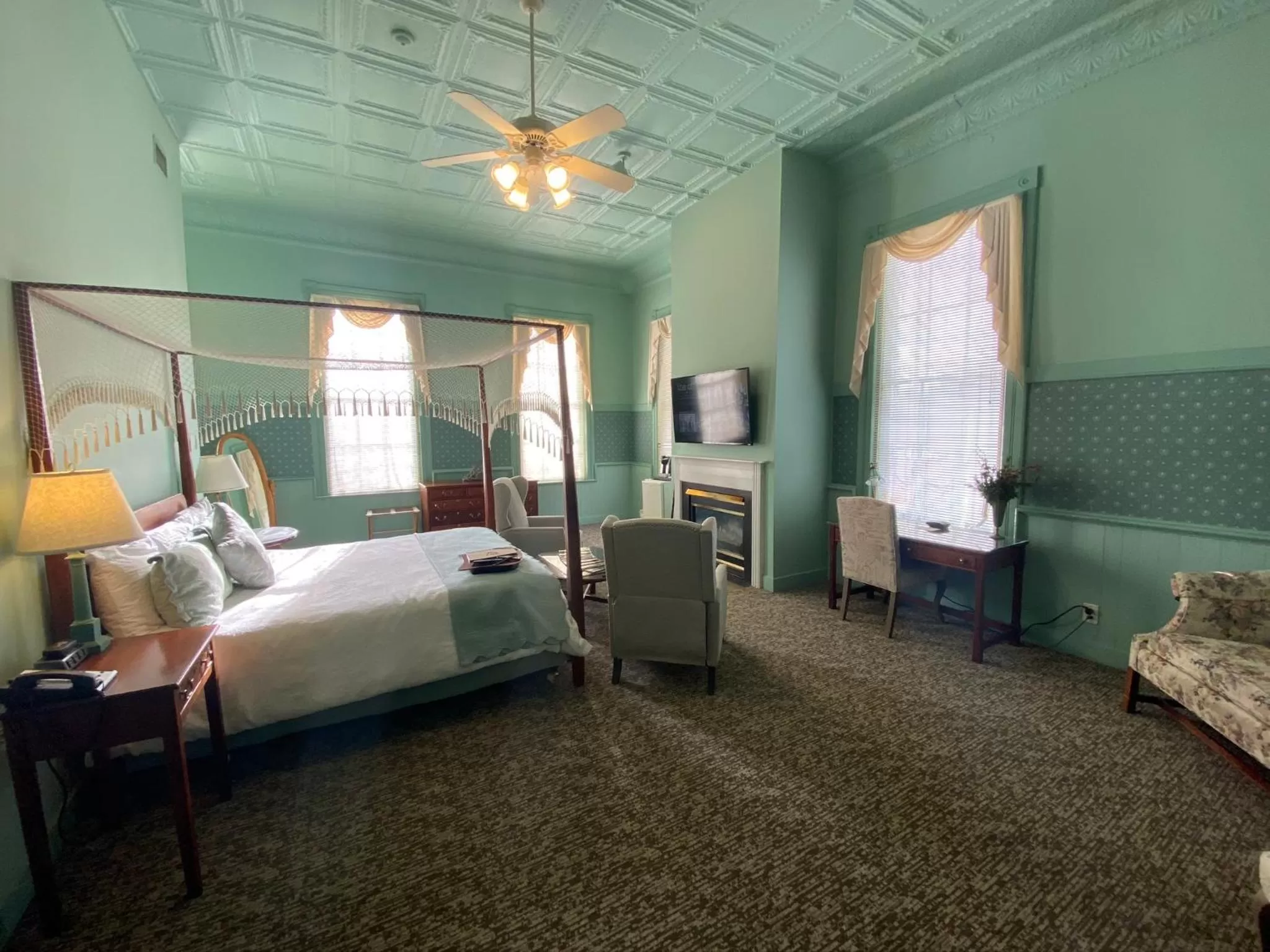 Bed in Chambery Inn