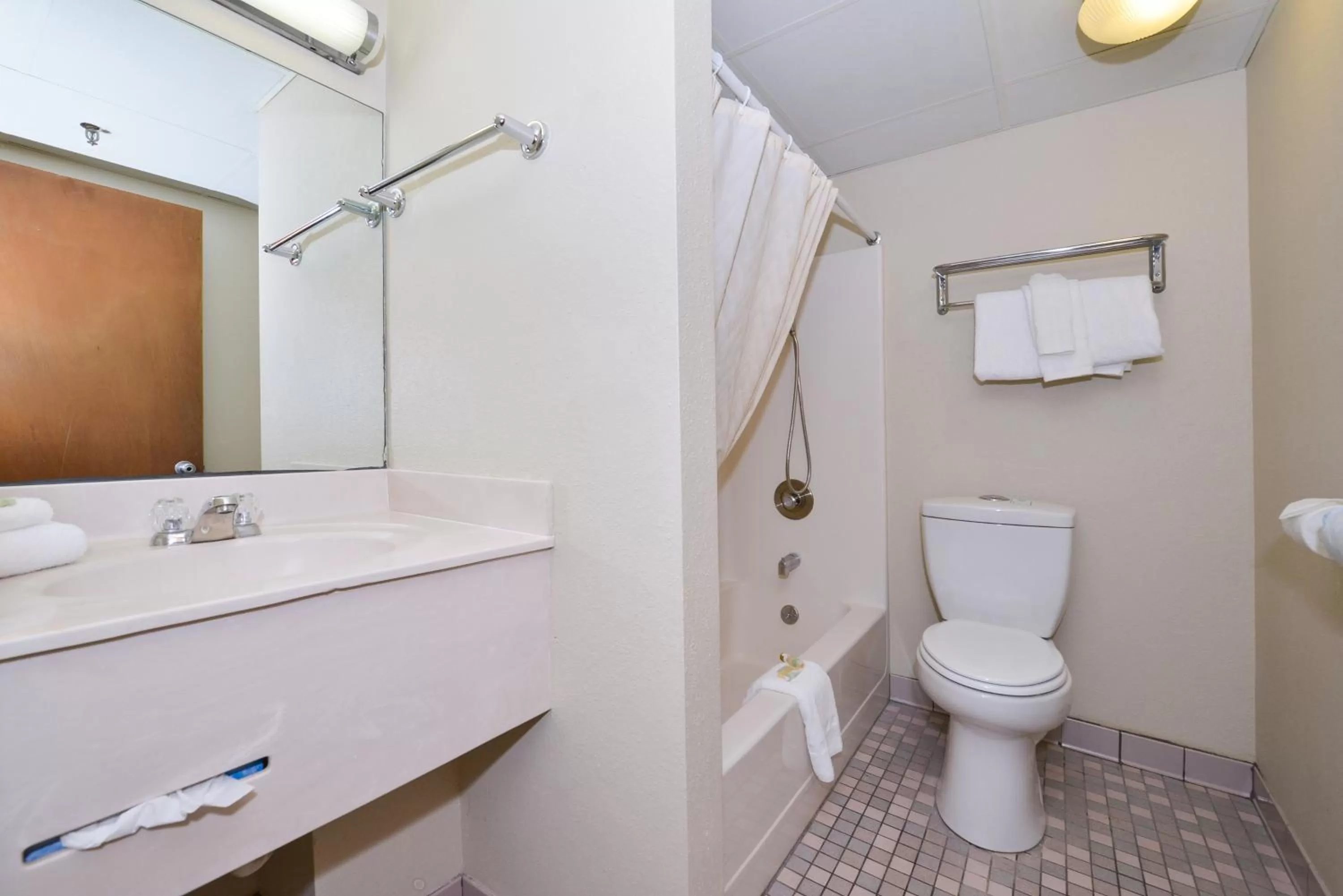 Double Room with Extra Bed in Lamplighter Inn-South