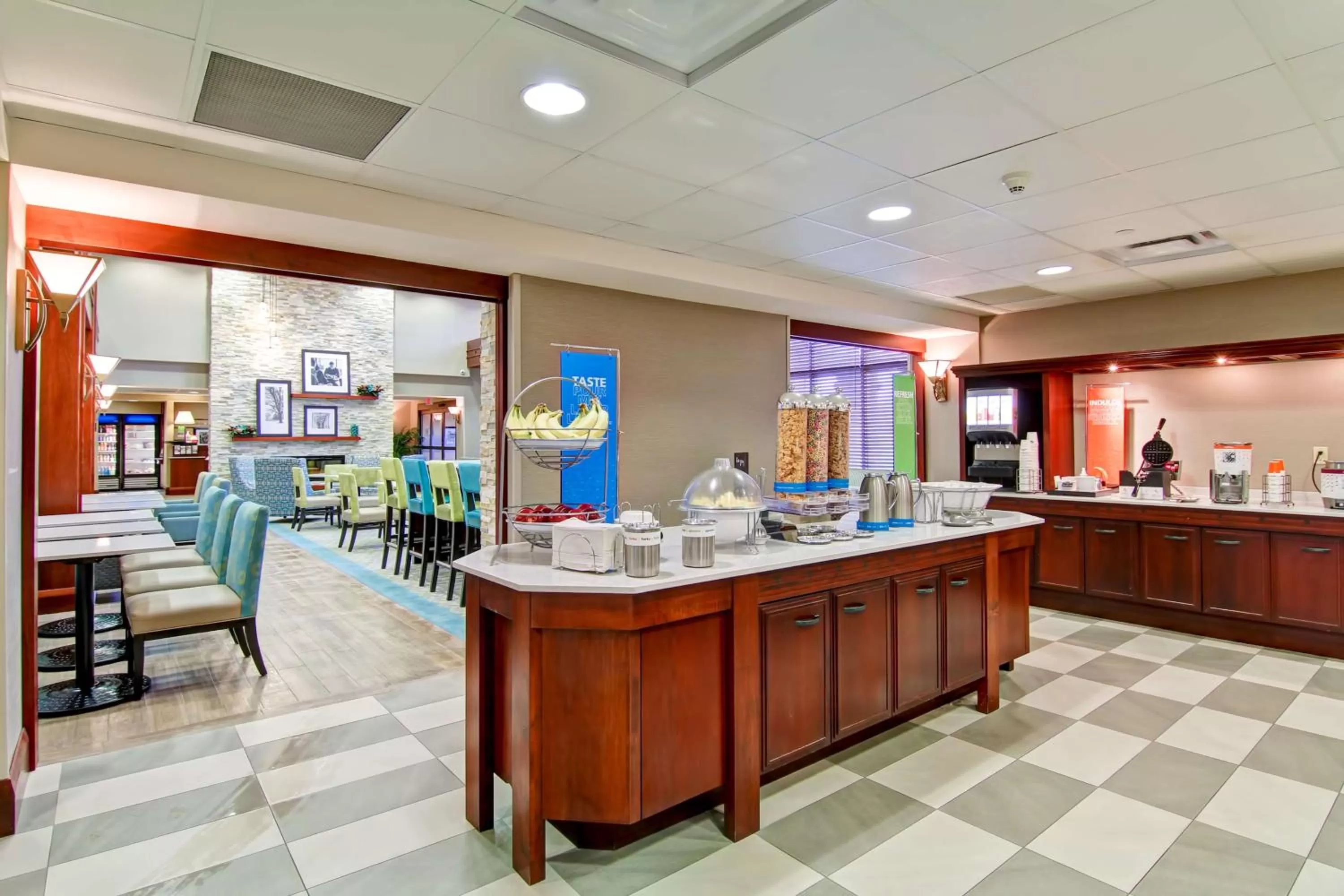 Breakfast in Hampton Inn & Suites Guelph