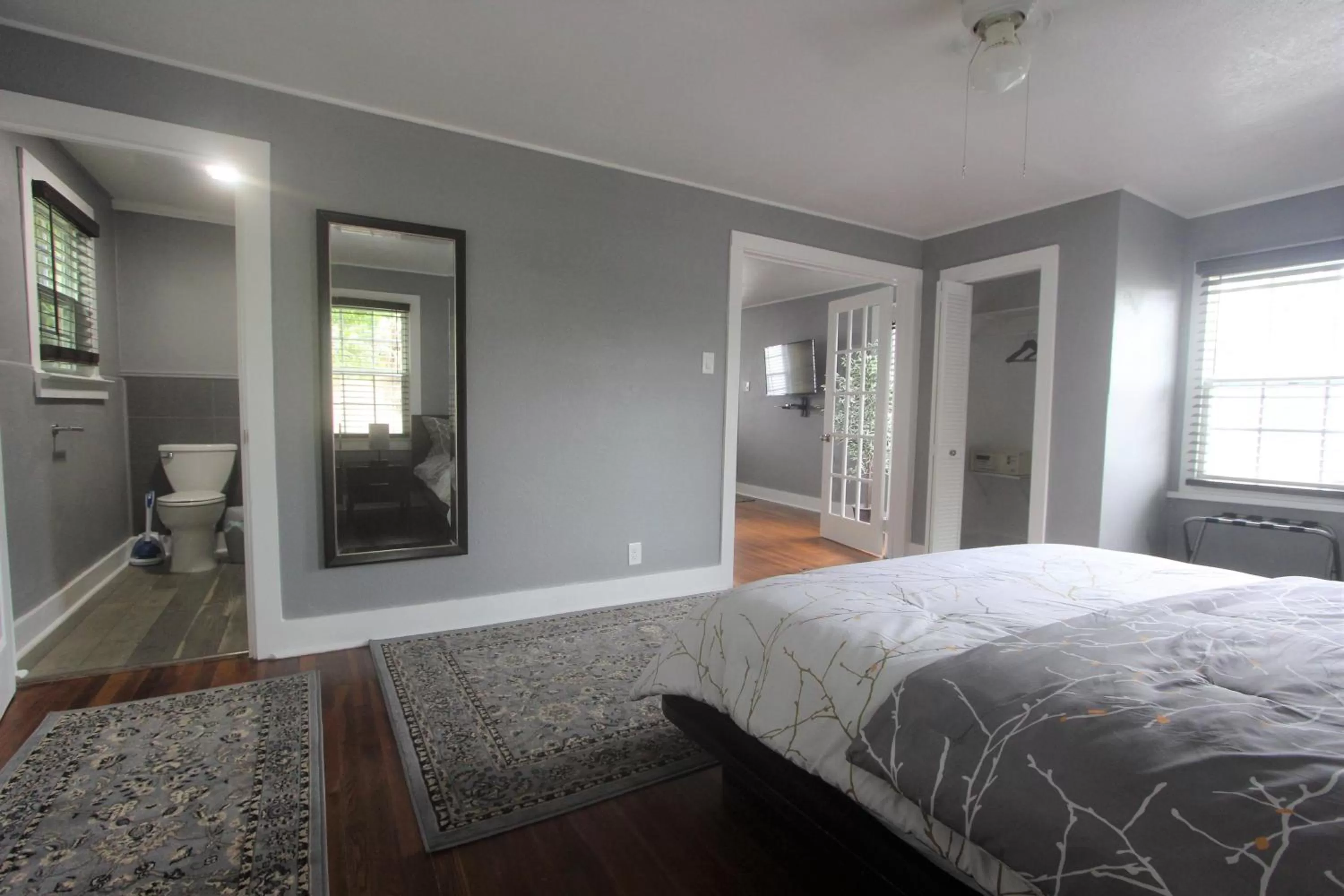 Grand Suite Downstairs - single occupancy in The George Manor