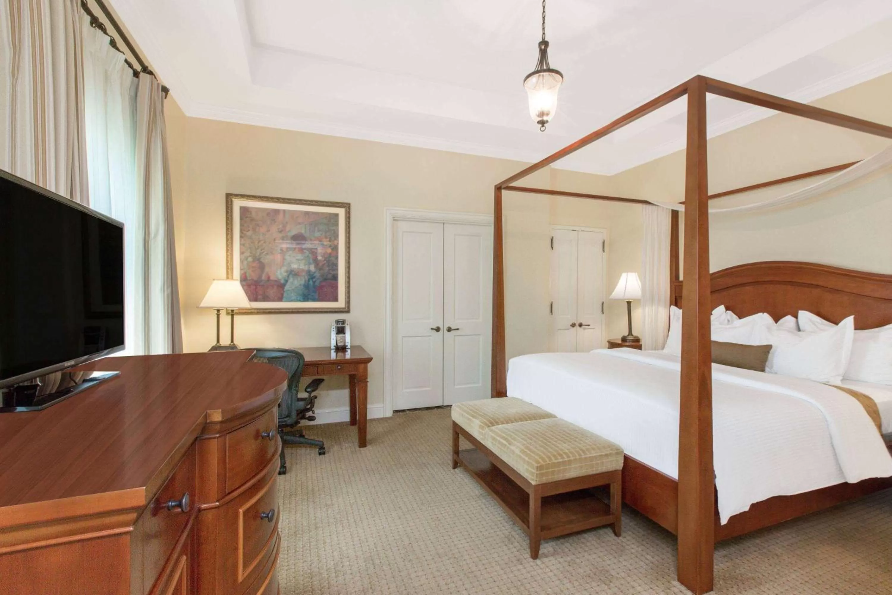 One-Bedroom Deluxe King Suite - Non-Smoking in The George Washington - A Wyndham Grand Hotel