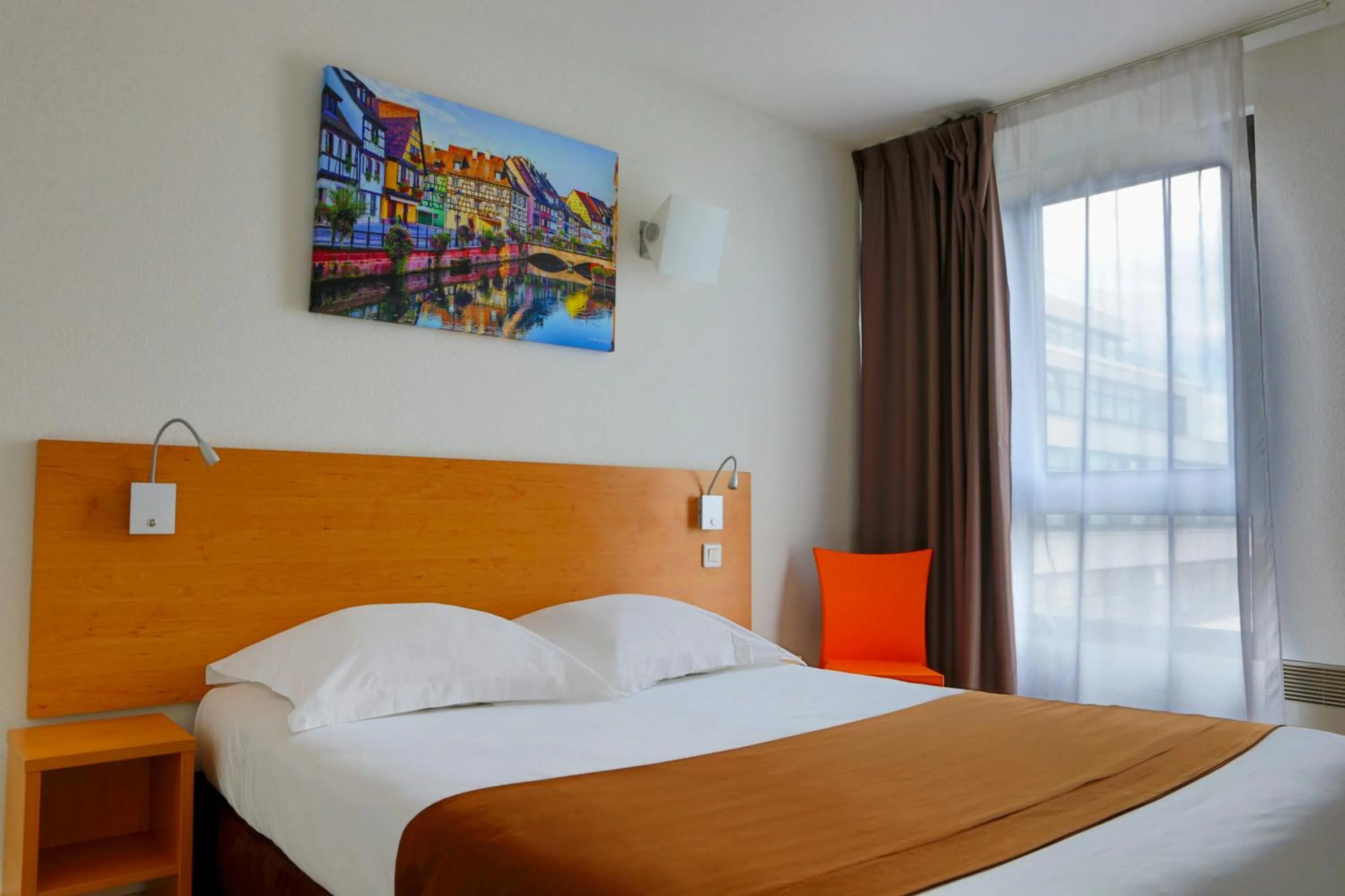 Bed in Cerise Strasbourg Appart Hotel