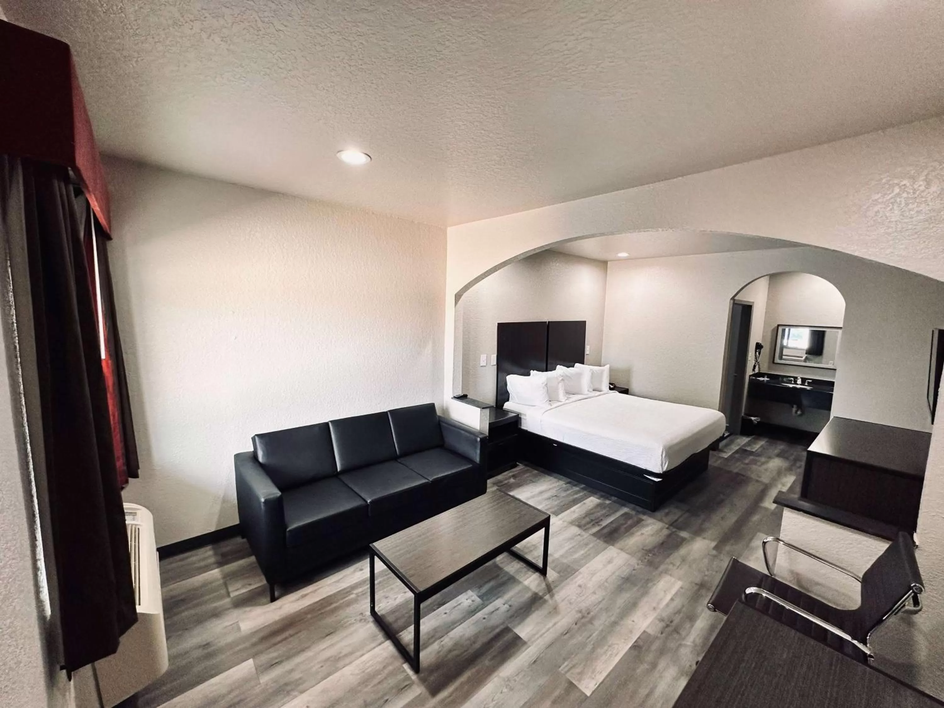 1 King Bed, Studio Suite, Non-Smoking in Days Inn by Wyndham Dickinson TX