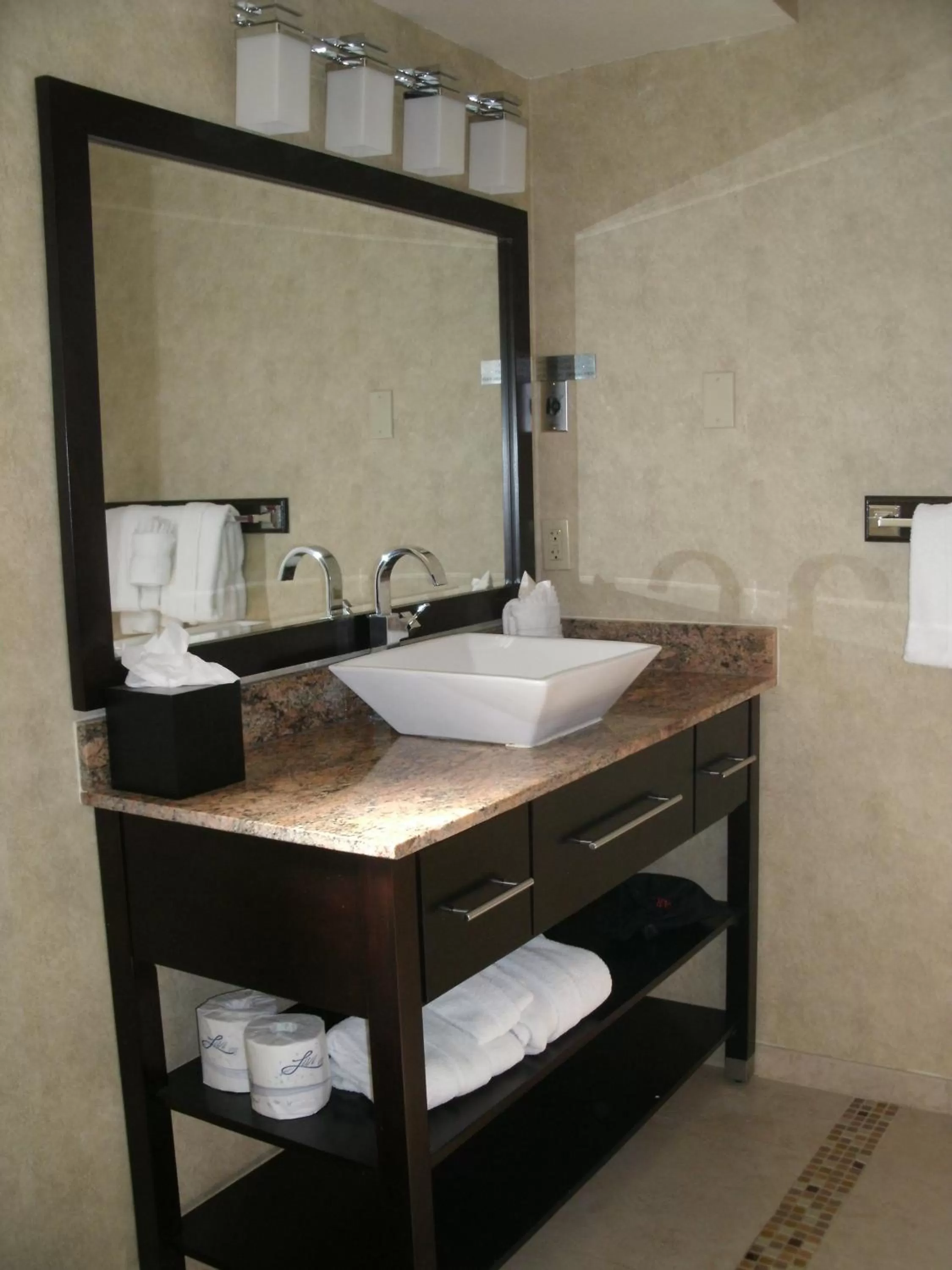 Standard King Room in Rosedale Inn