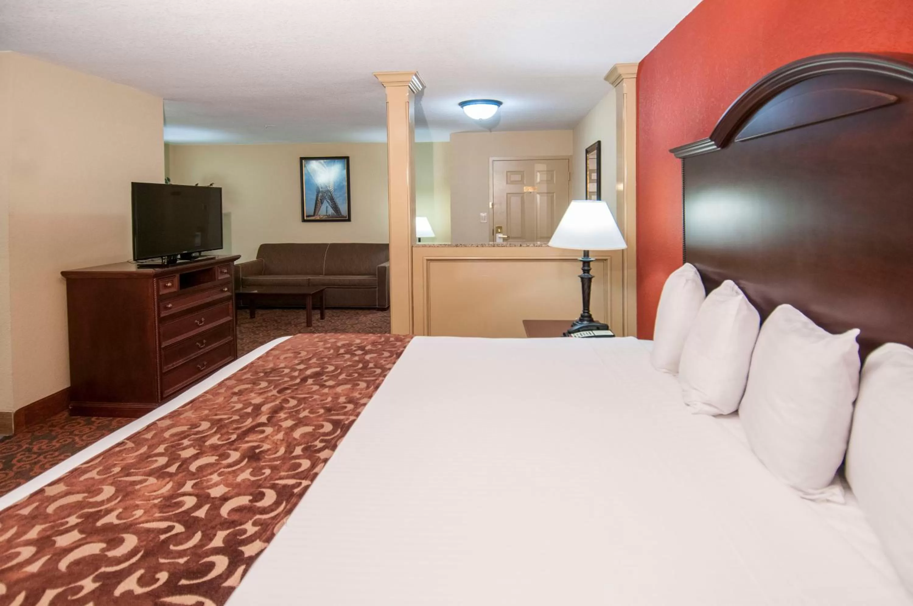 King Suite in Governors Suites Hotel Oklahoma City Airport Area