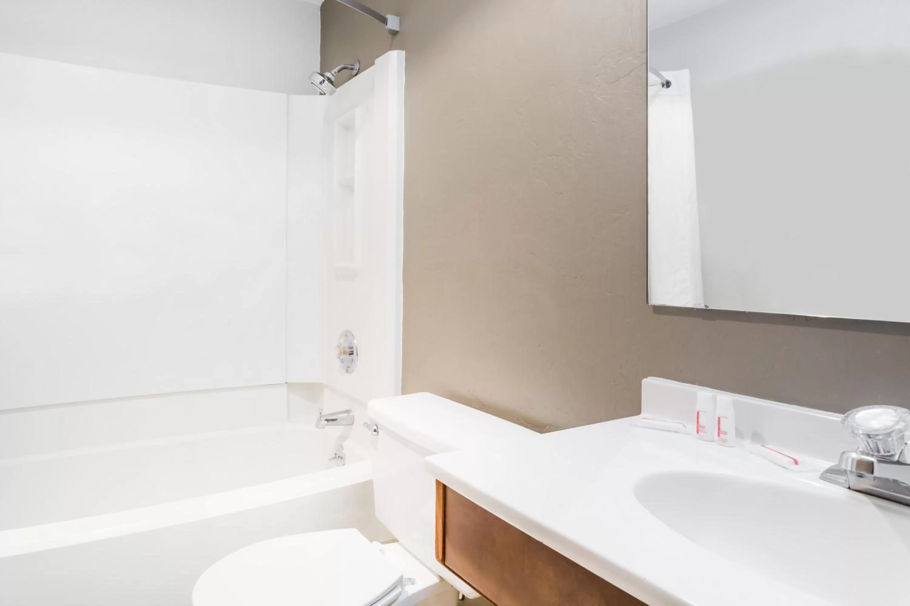 Queen Studio Suite - Non-Smoking in Super 8 by Wyndham Bremerton