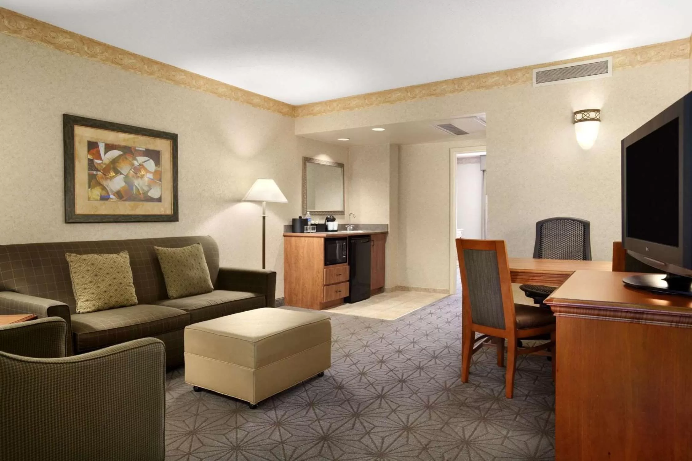 Premium King Corner Suite - Smoking in Embassy Suites by Hilton Columbia Greystone