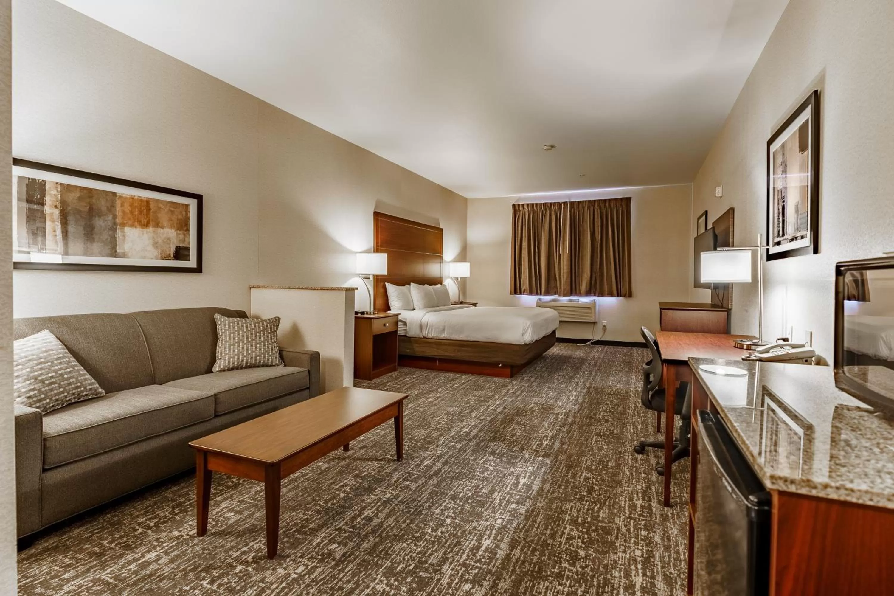 King Suite - Non-Smoking in Cobblestone Suites - Ripon