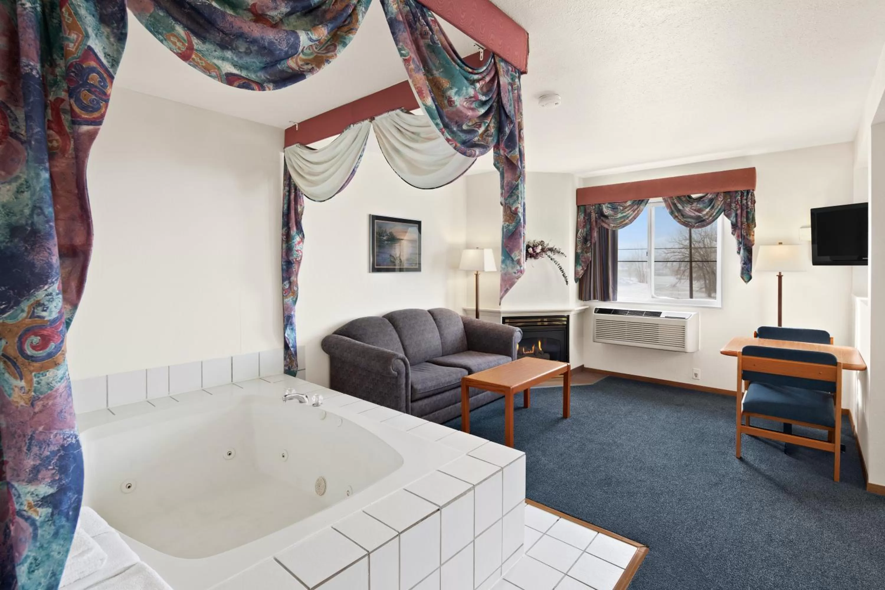 King Suite with Spa Bath - Non-Smoking in Super 8 by Wyndham Swift Current