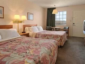 Deluxe Double Room with Two Double Beds - Non-Smoking in Days Inn by Wyndham Joelton/Nashville