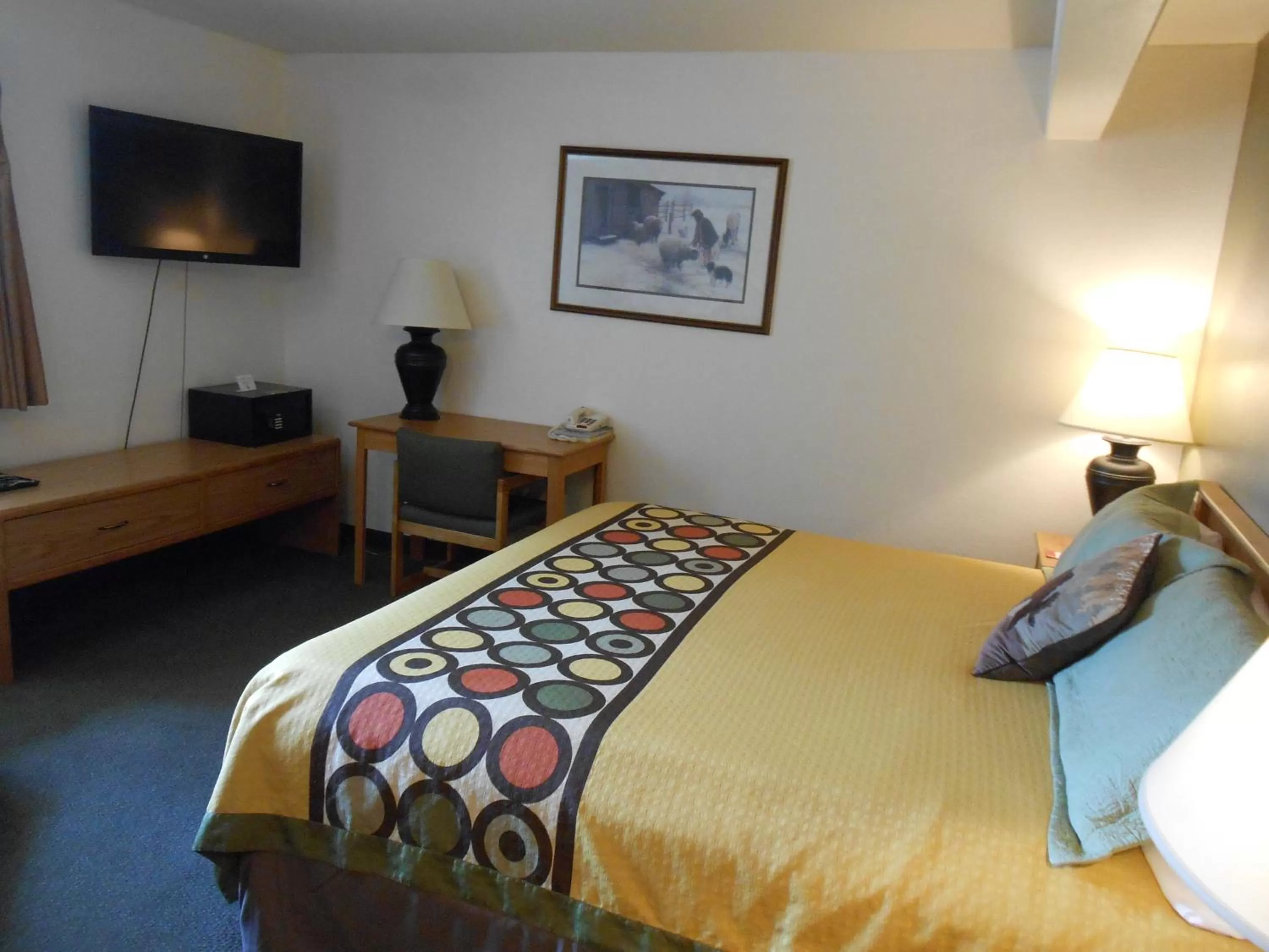 King Studio Suite - Non-Smoking in Super 8 by Wyndham Livingston