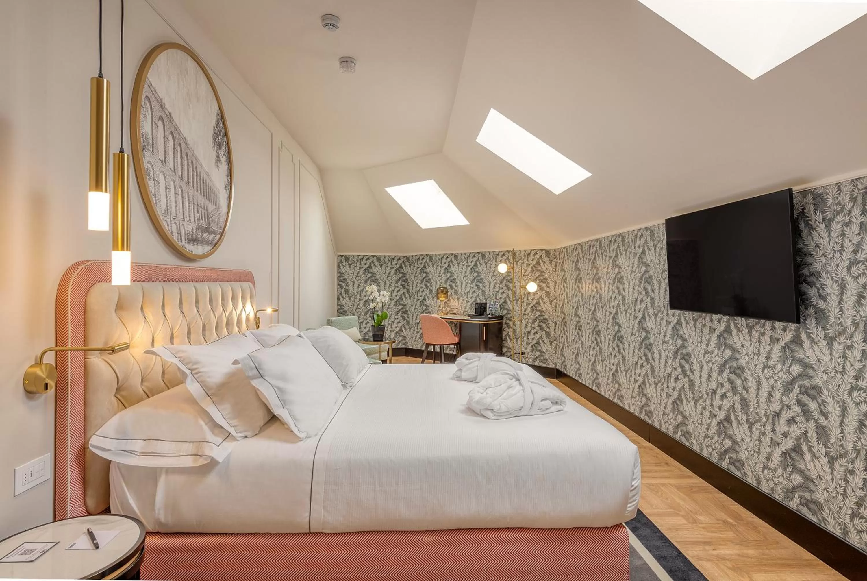 Superior Attic in H10 Palazzo Galla