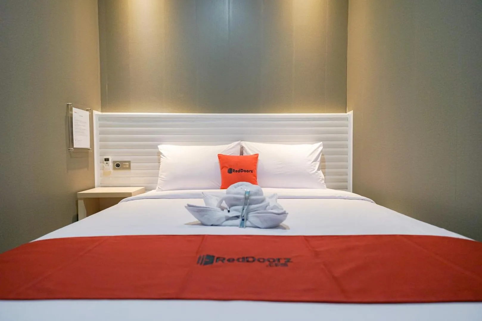 Deluxe Room in RedDoorz near Exit Toll Sirkuit Sentul