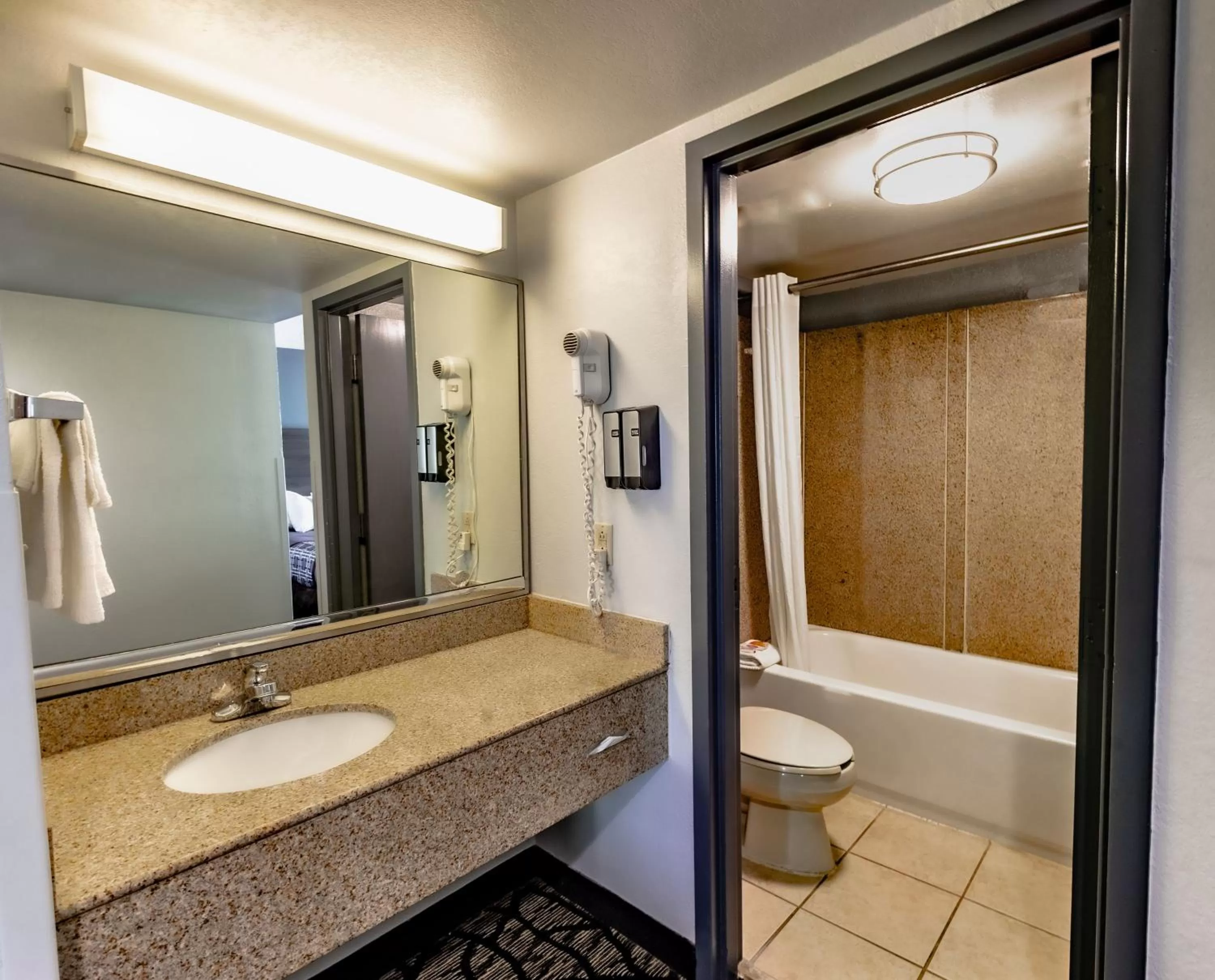 Deluxe Double Room in Seaview Hotel