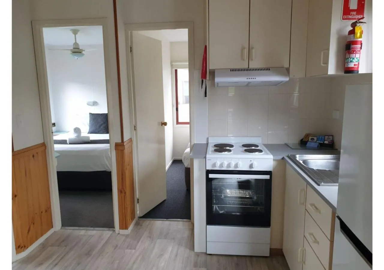 Standard 2 Bedroom Cabin - Sleeps 4 in Discovery Parks - Melbourne