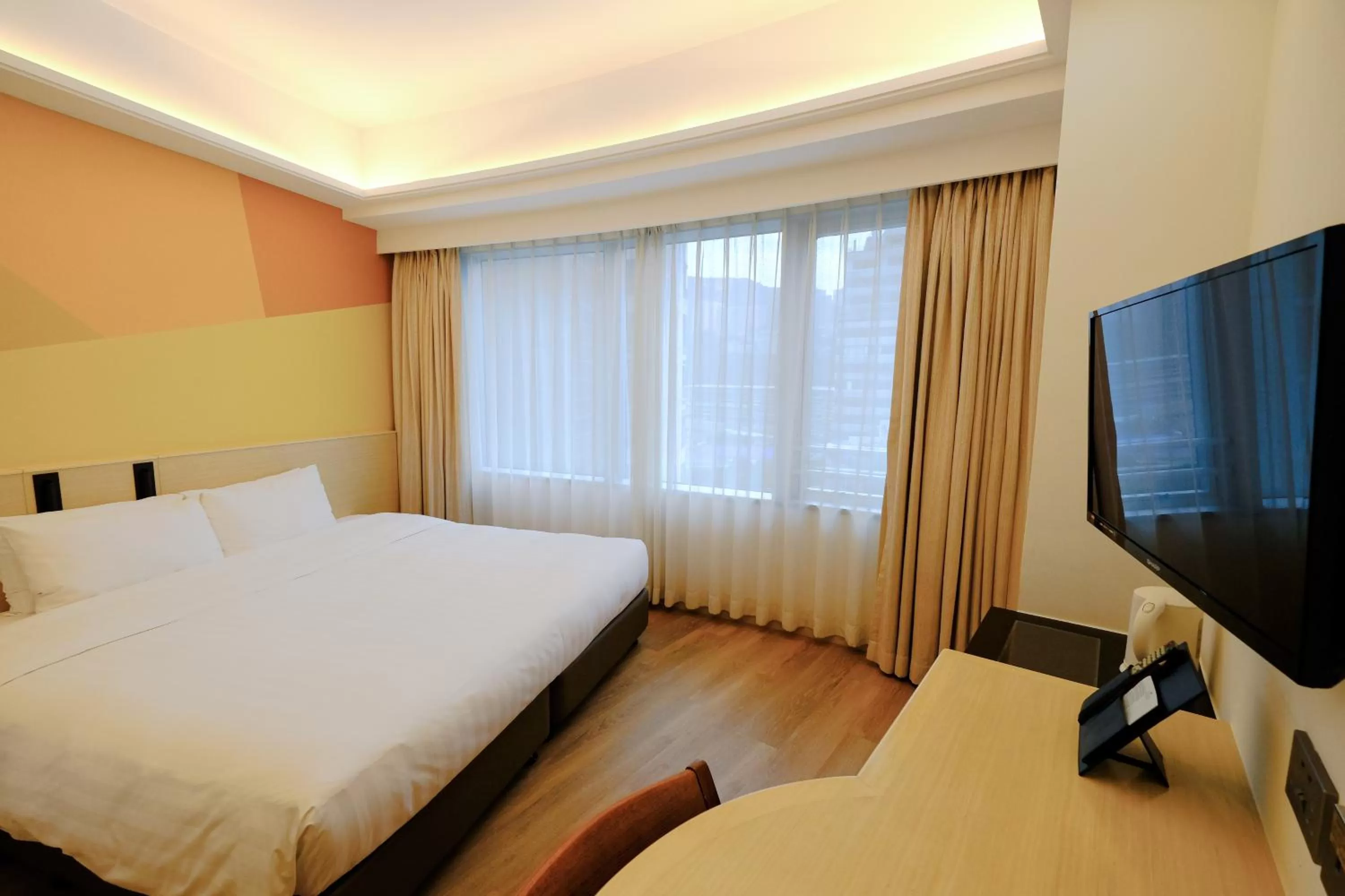 Pacific Grand - Double Bed in South Pacific Hotel