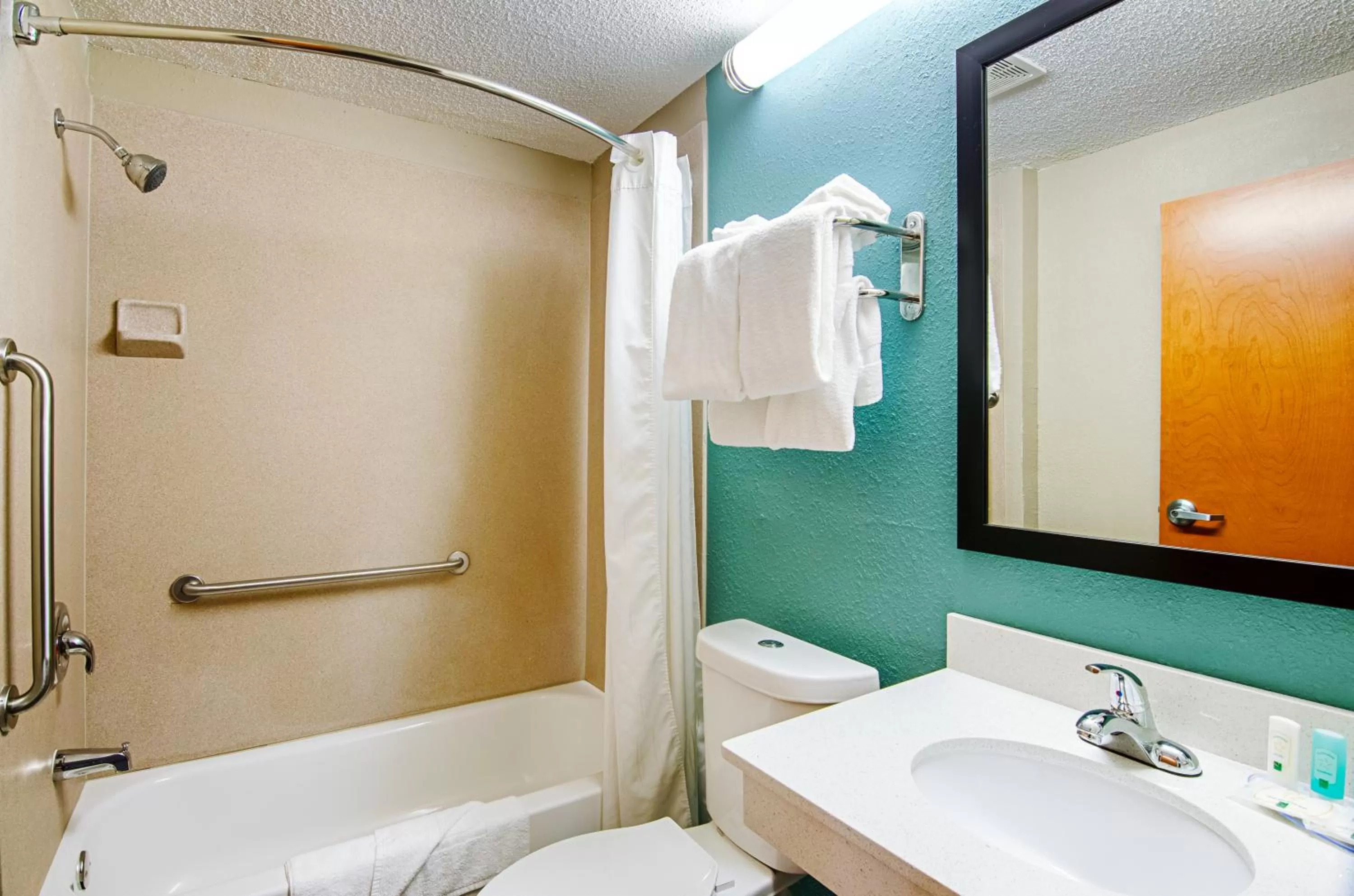 Queen Room - Non-Smoking in Quality Inn & Suites I-81 Exit 7