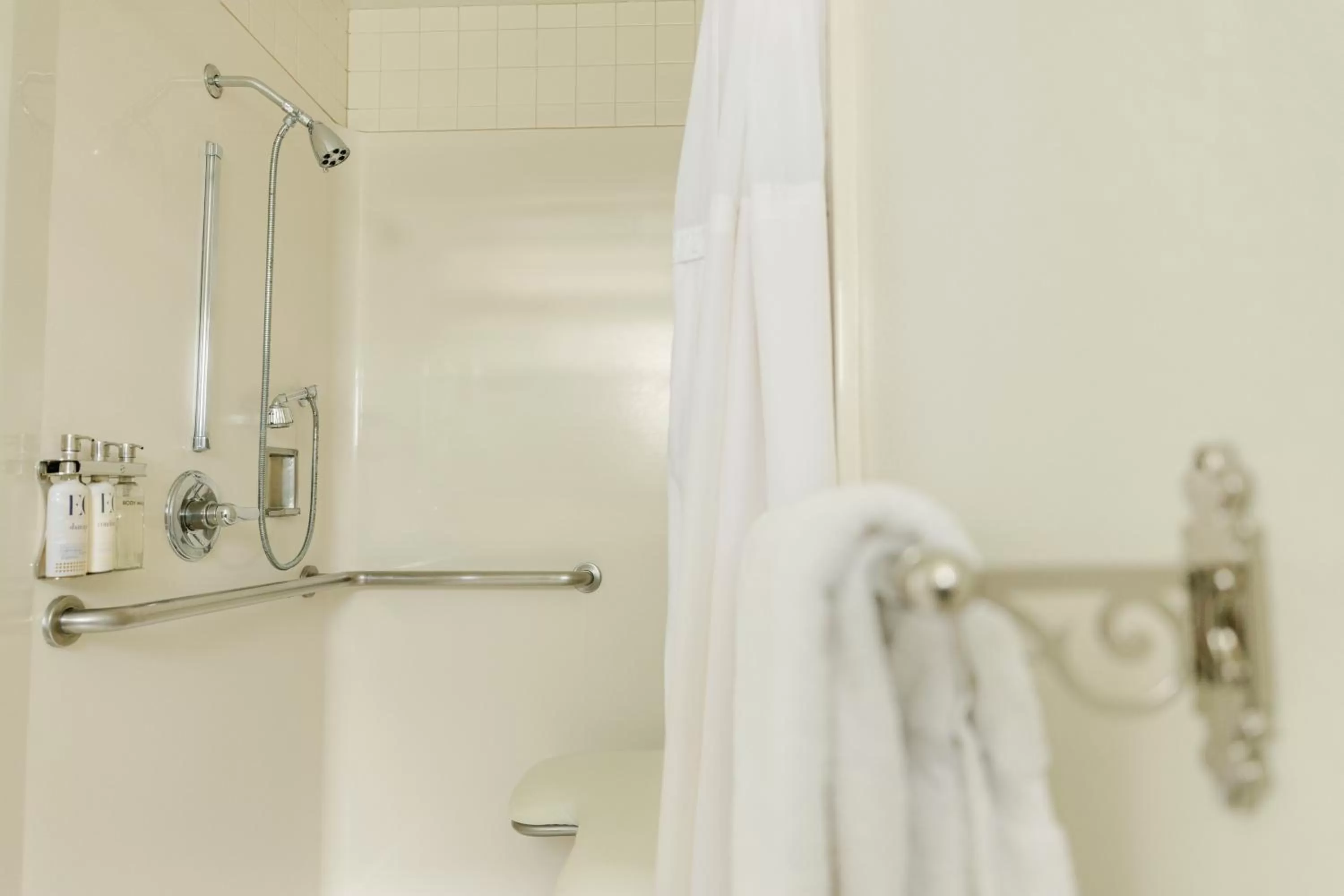 King Room - Disability Access in SCP Mendocino Inn and Farm