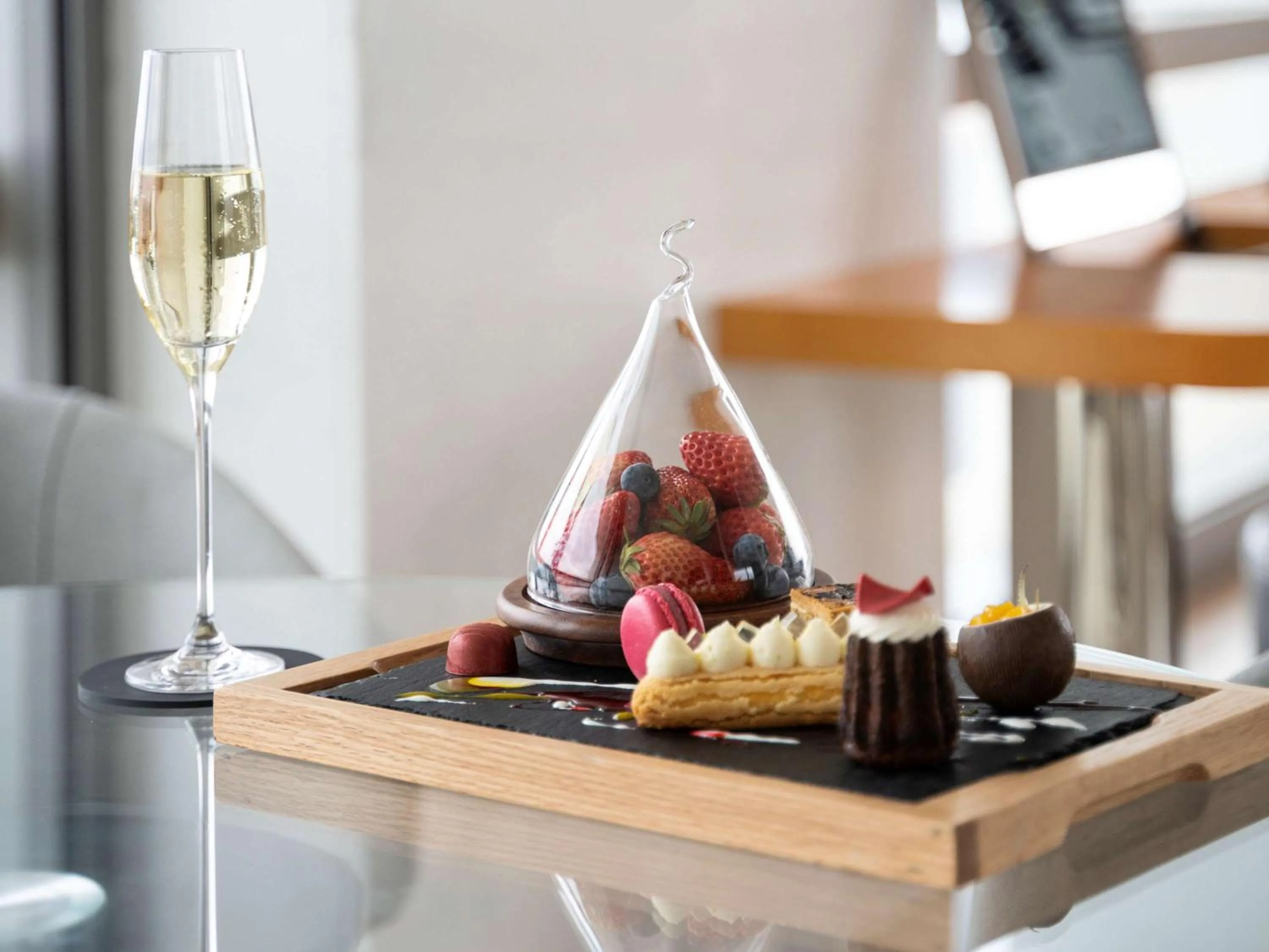 Club Room with One King Bed - Club Millésime Access in Sofitel Haikou