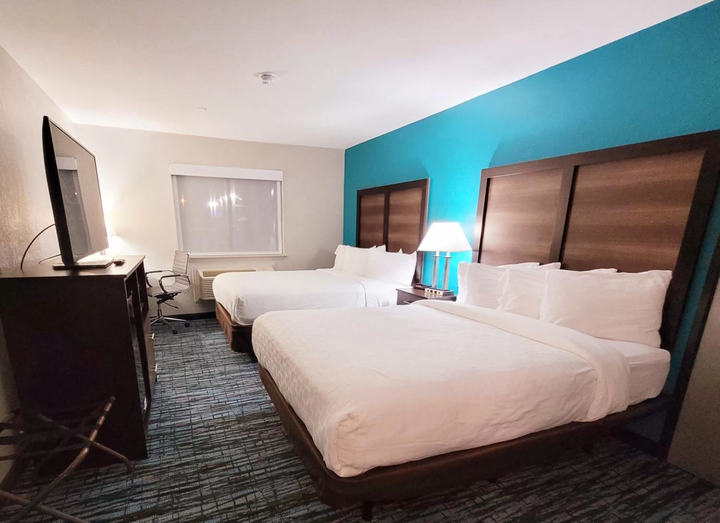 Standard Queen Room with Two Queen Beds - Non Smoking  in Clarion Pointe Harrodsburg-Danville