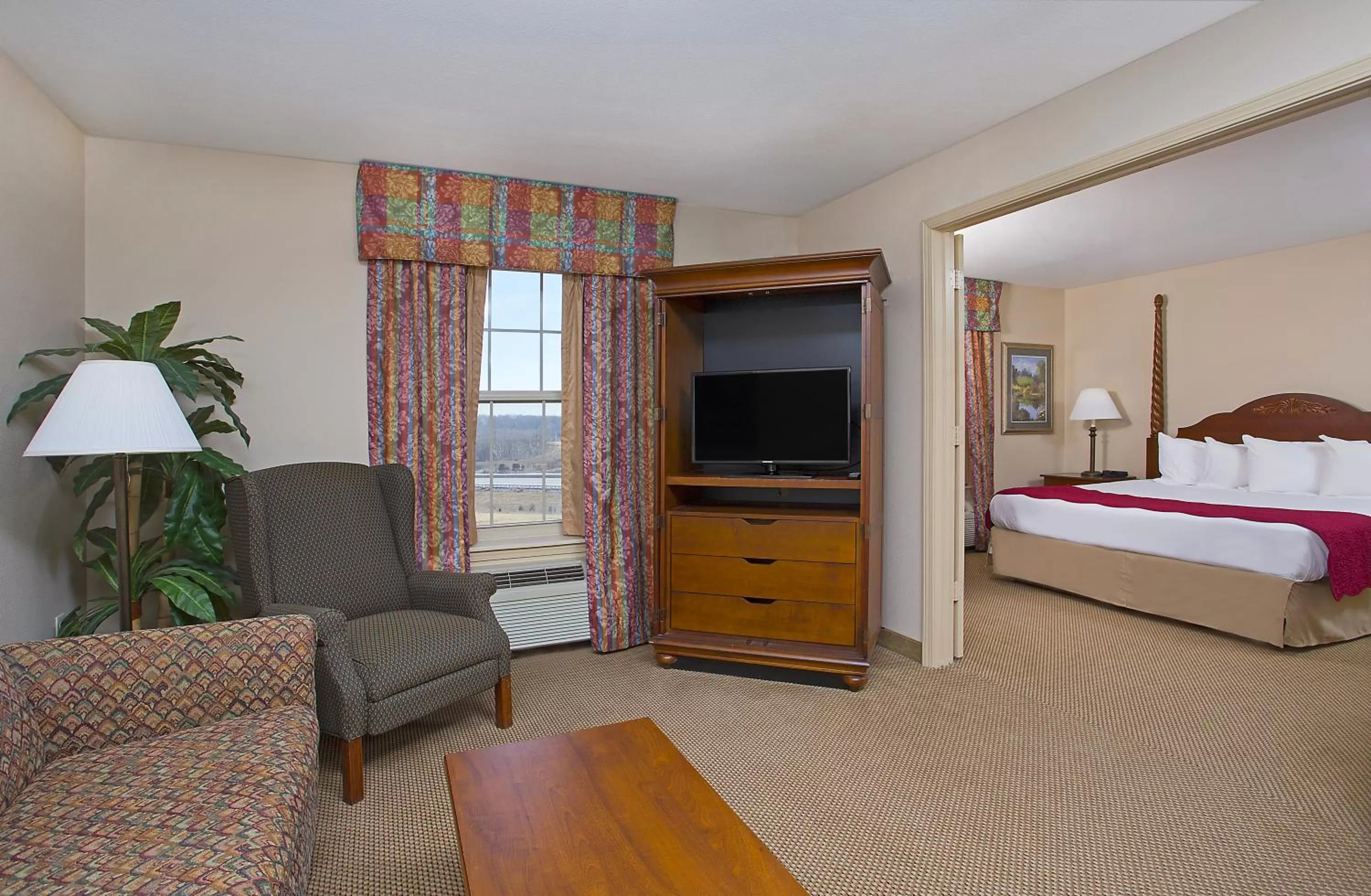 King One-Bedroom Suite - Track View/Non-Smoking in Ramada by Wyndham Sparta/At Speedway