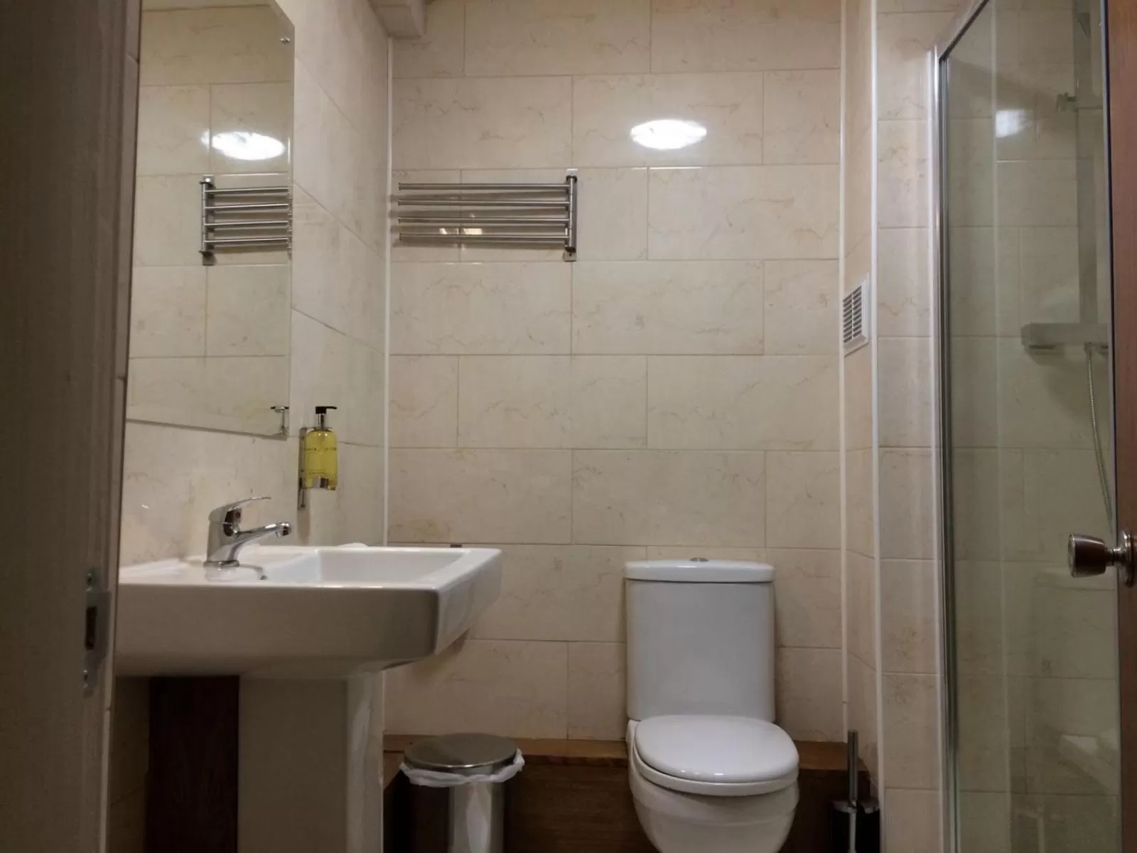 Deluxe Triple Room in Crosshill House