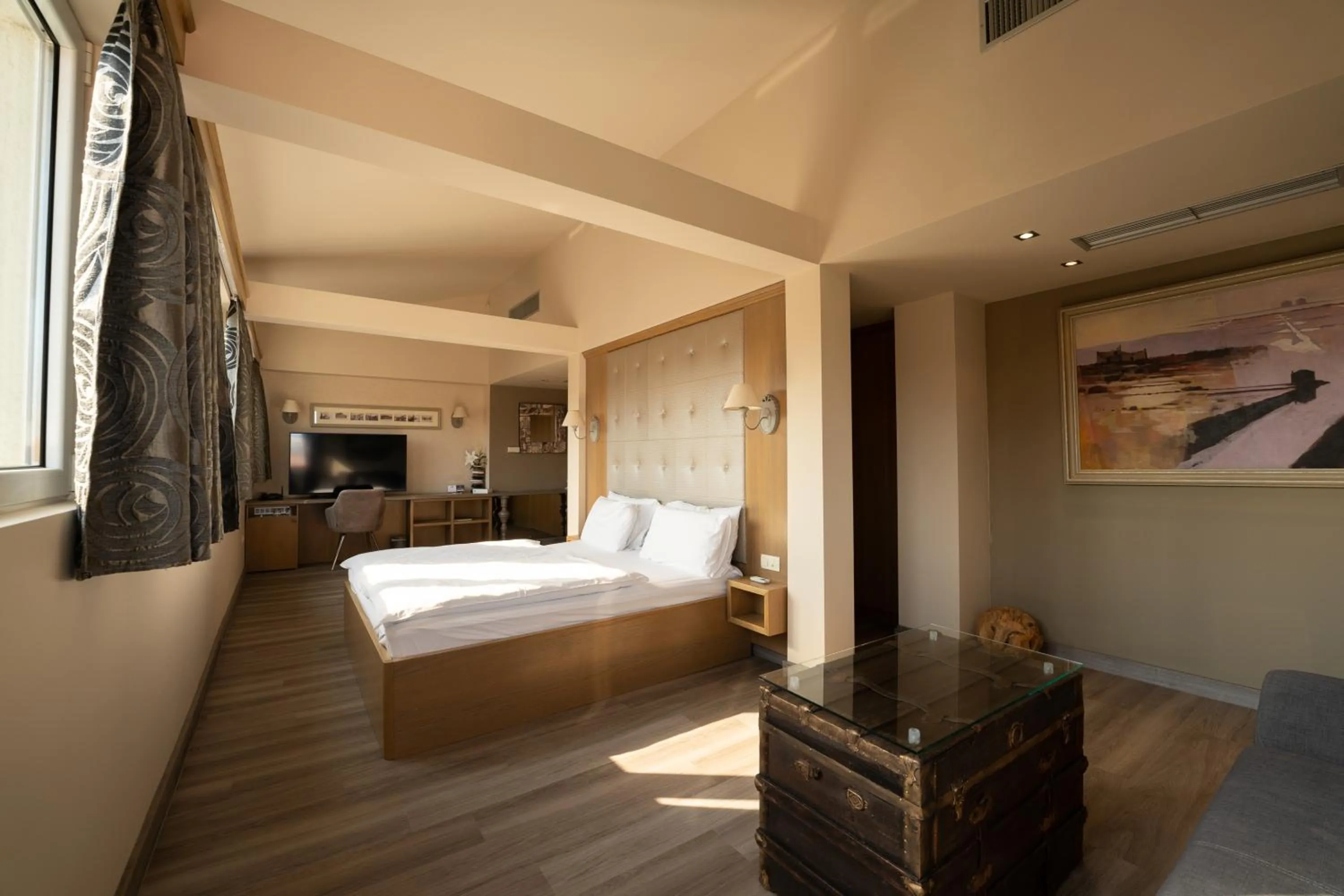 One-Bedroom Suite with Balcony and City VIew in Hotel Piran