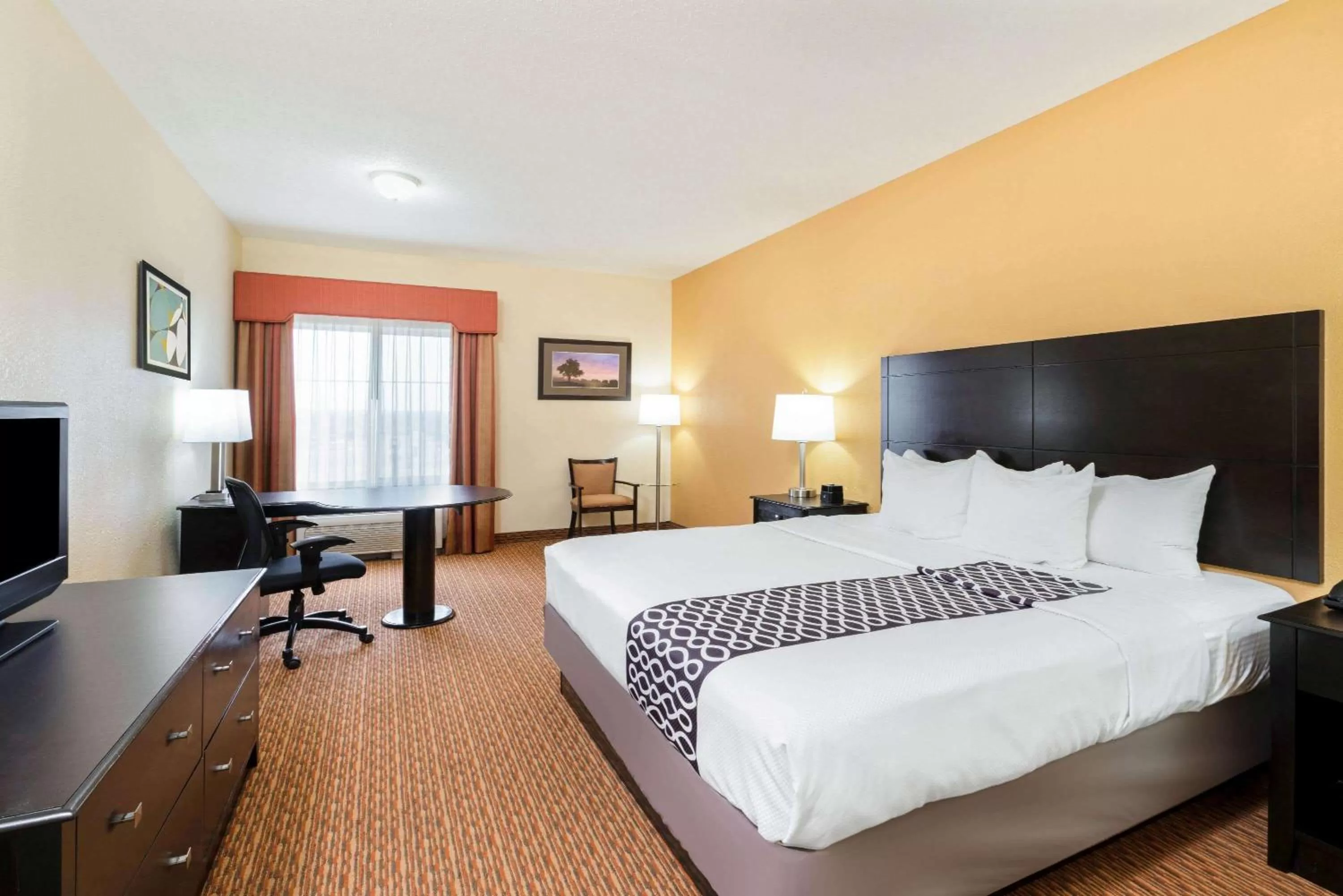 Deluxe King Room in La Quinta by Wyndham Stillwater -University Area