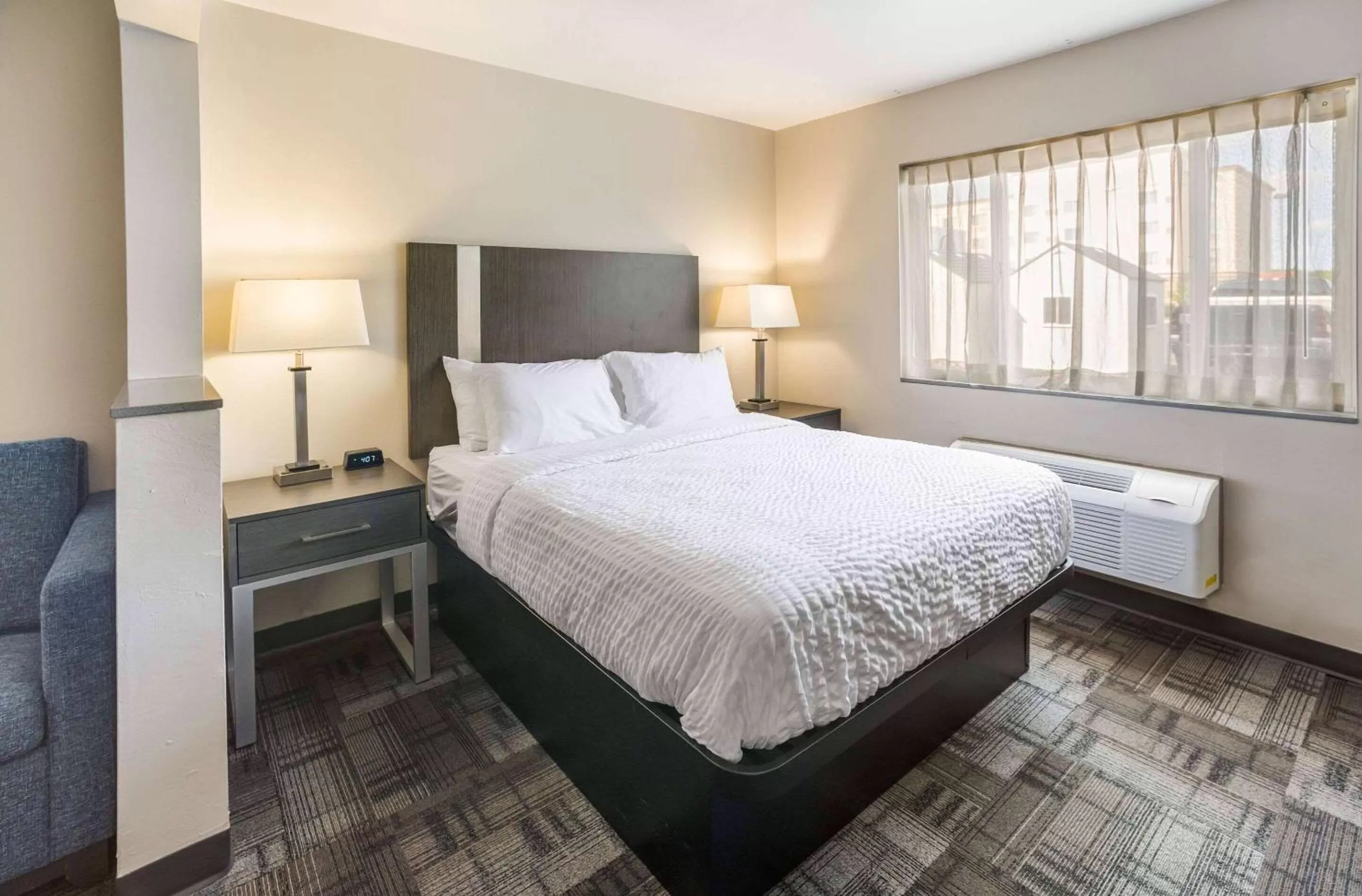 Queen Room - Non-Smoking in AmericInn by Wyndham Green Bay Near Stadium